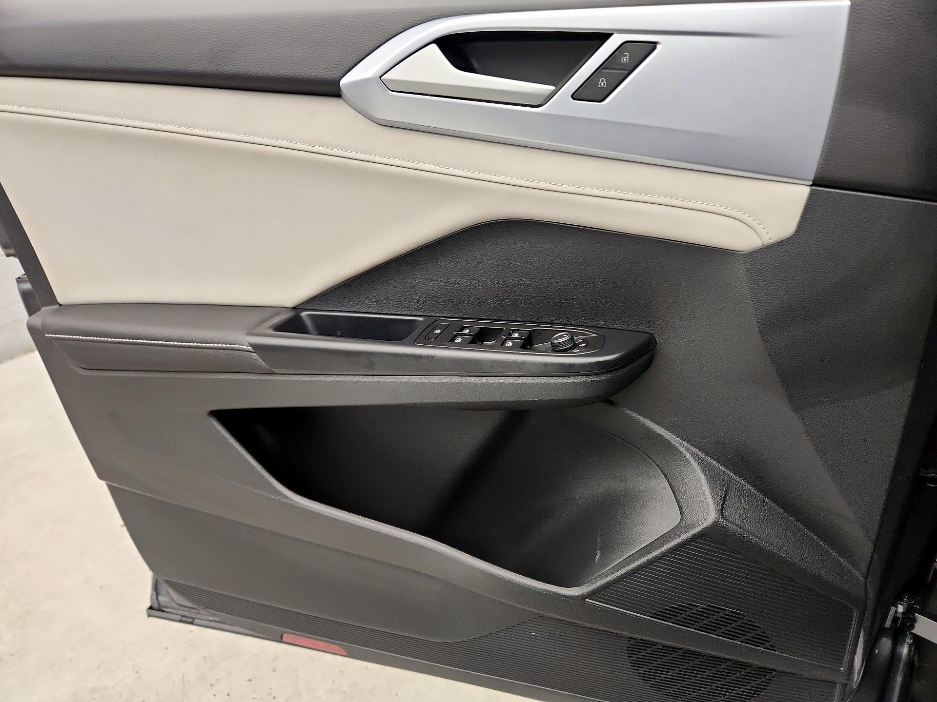 Thumbnail: 2025 Volkswagen Taos - 12