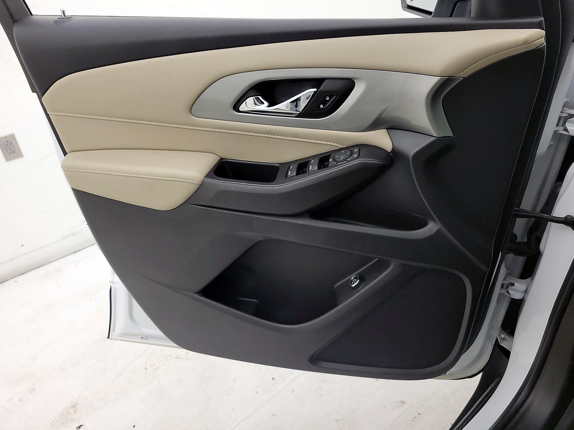 Thumbnail: 2022 Chevrolet Traverse - 12