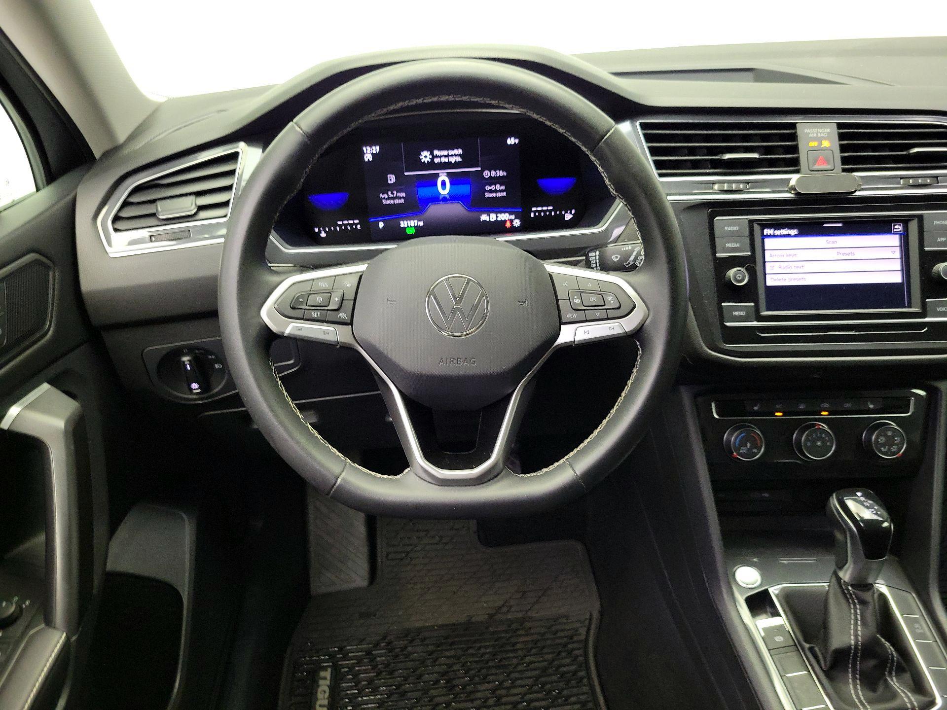 Thumbnail: 2023 Volkswagen Tiguan - 10