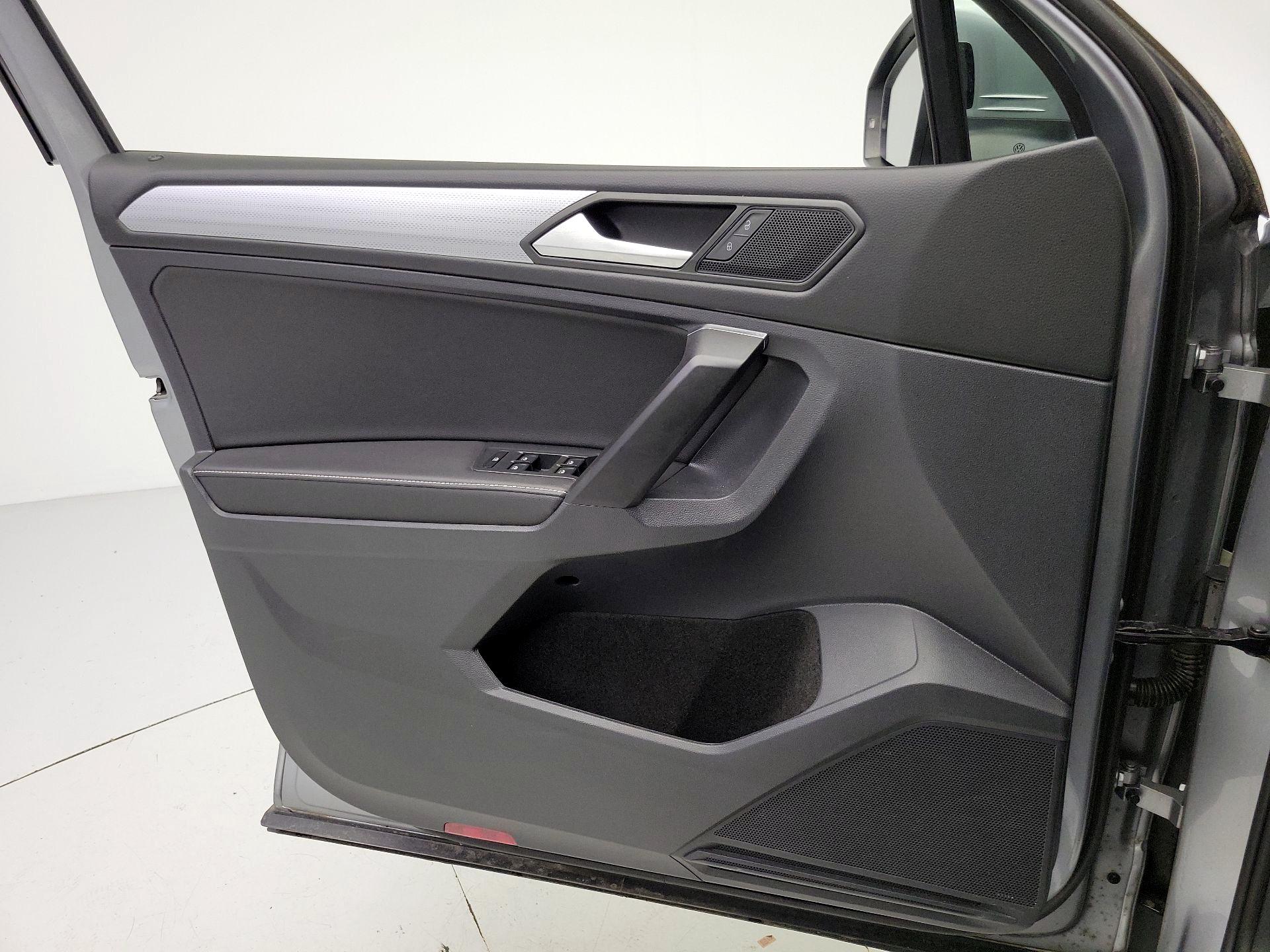 Thumbnail: 2023 Volkswagen Tiguan - 12