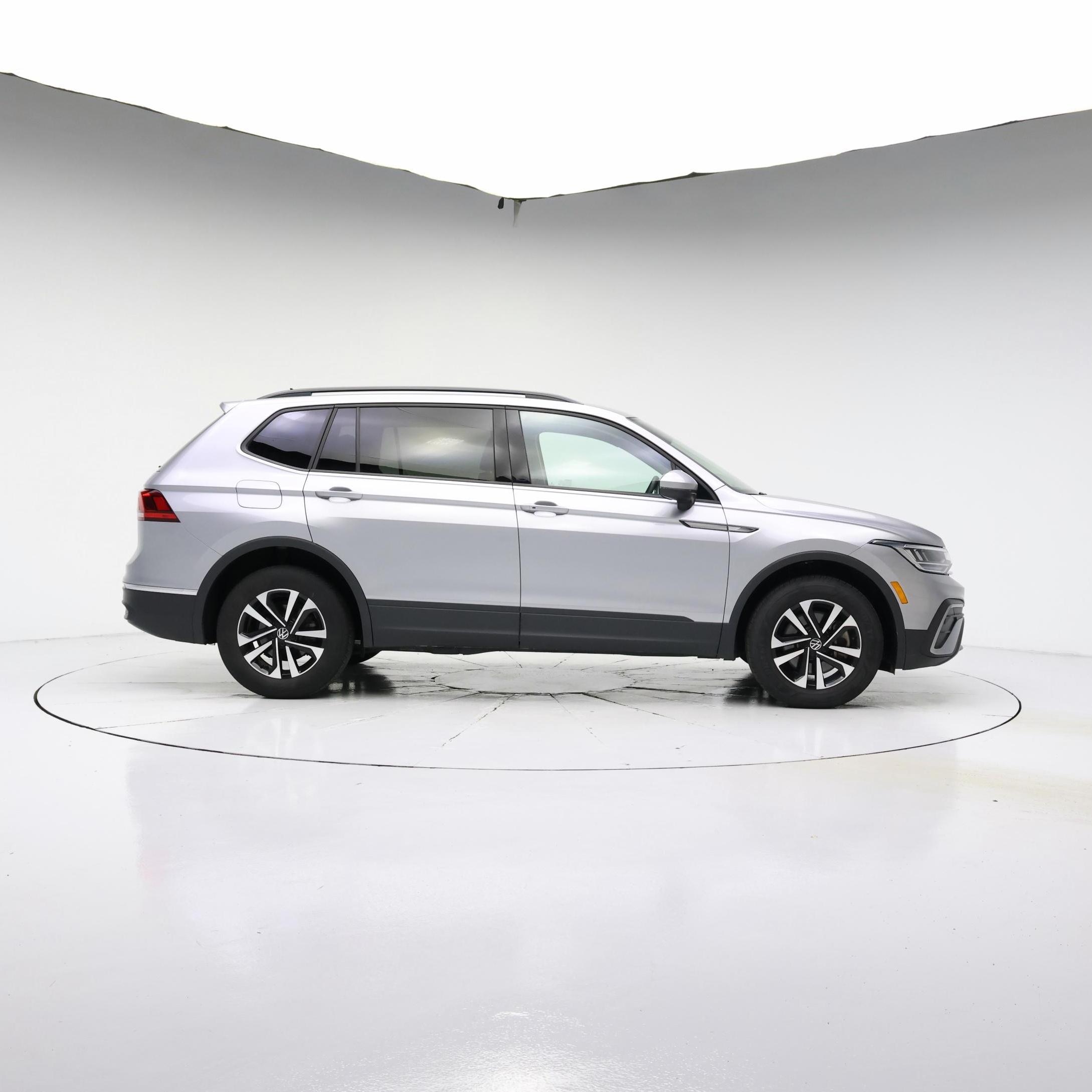 Thumbnail: 2023 Volkswagen Tiguan - 7
