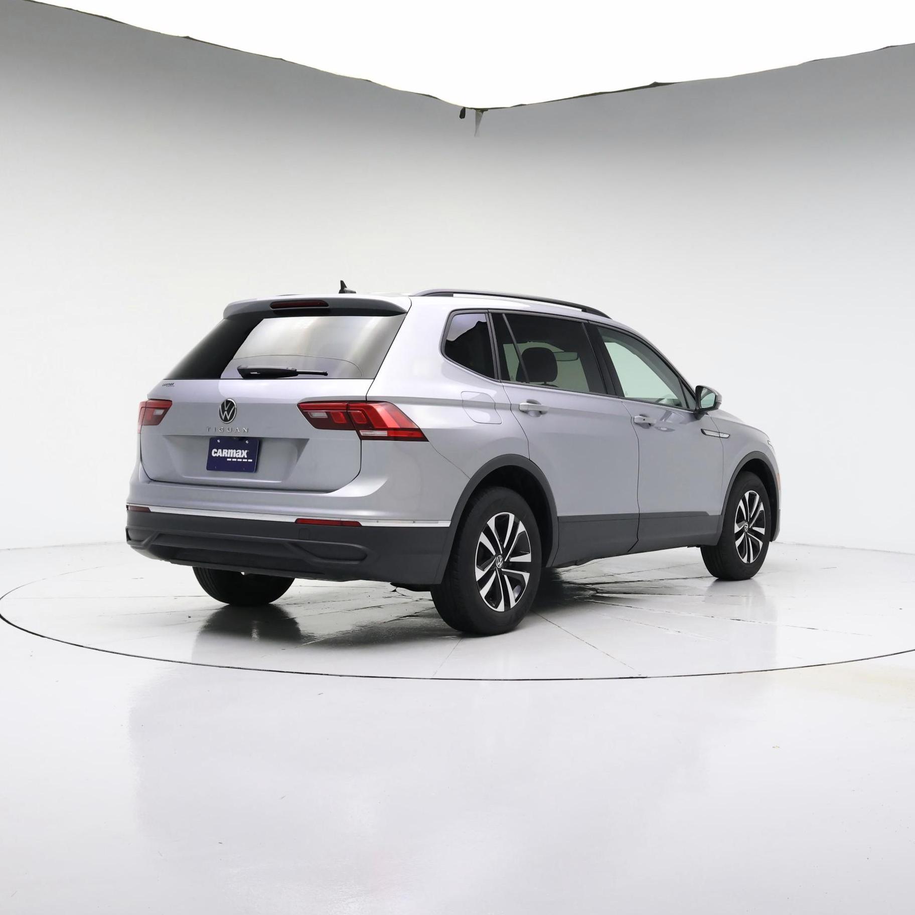 Thumbnail: 2023 Volkswagen Tiguan - 8