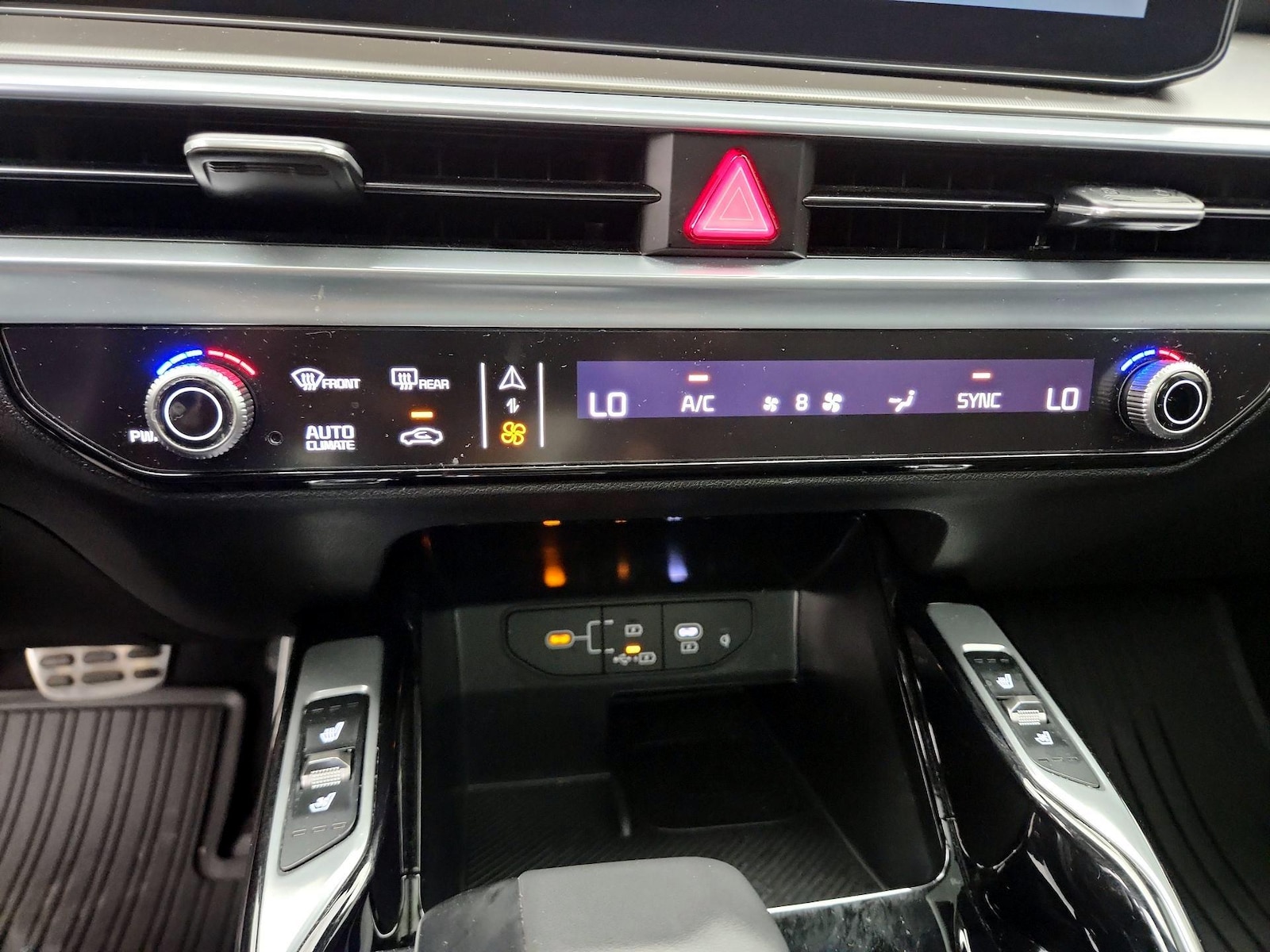 2025 Kia Sorento SX - Photo 18