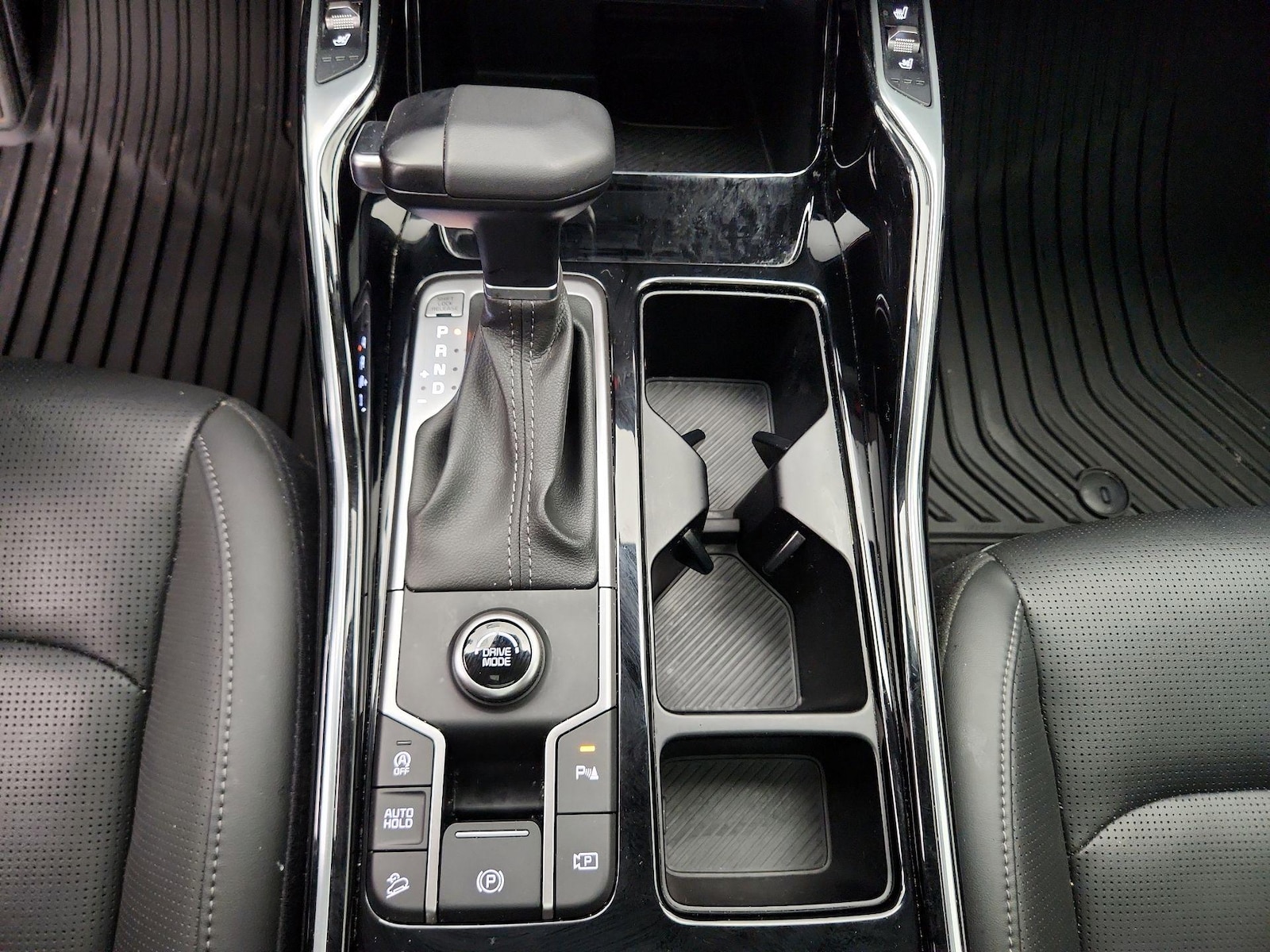 2025 Kia Sorento SX - Photo 19