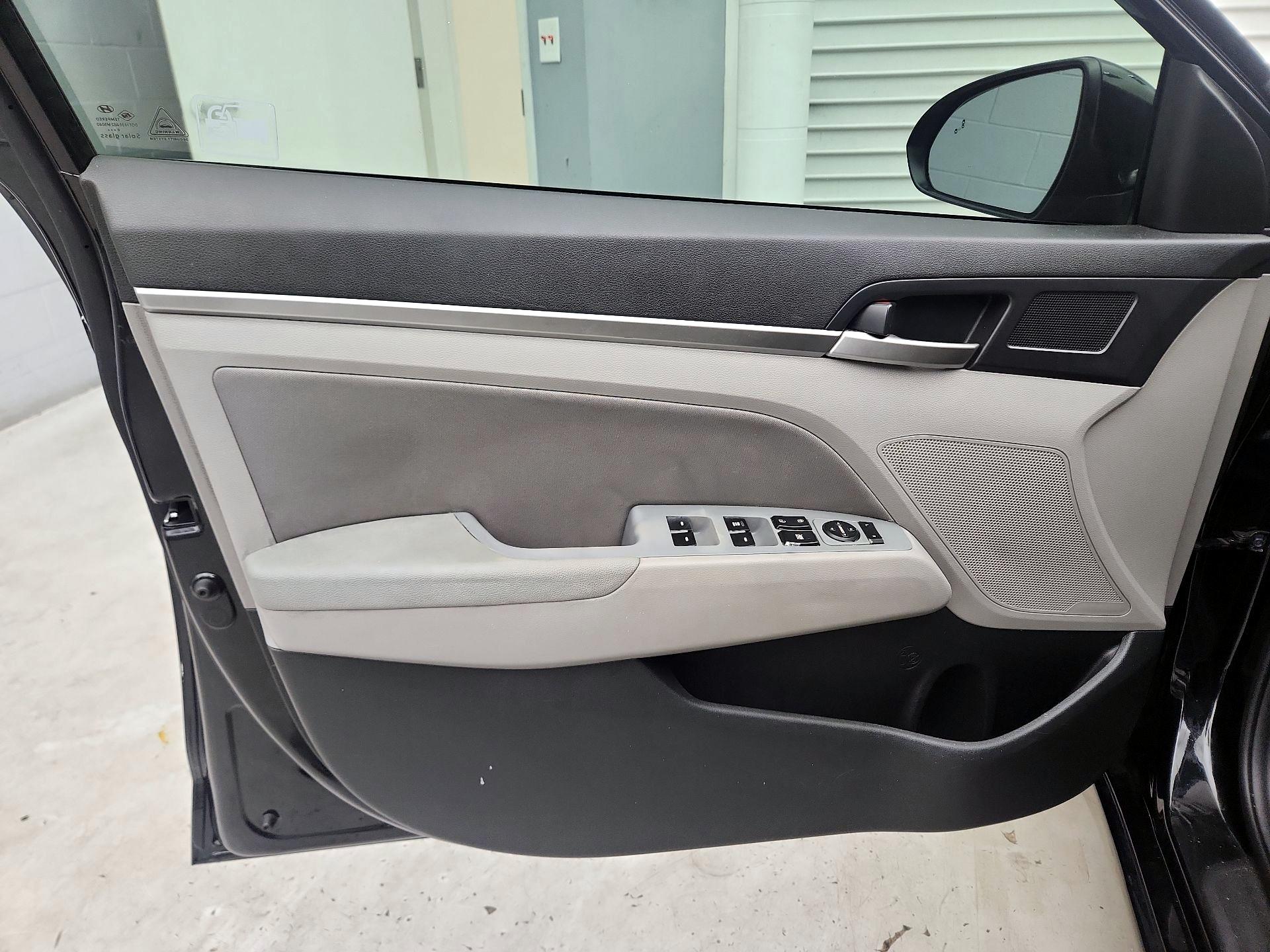 Thumbnail: 2020 Hyundai Elantra - 12
