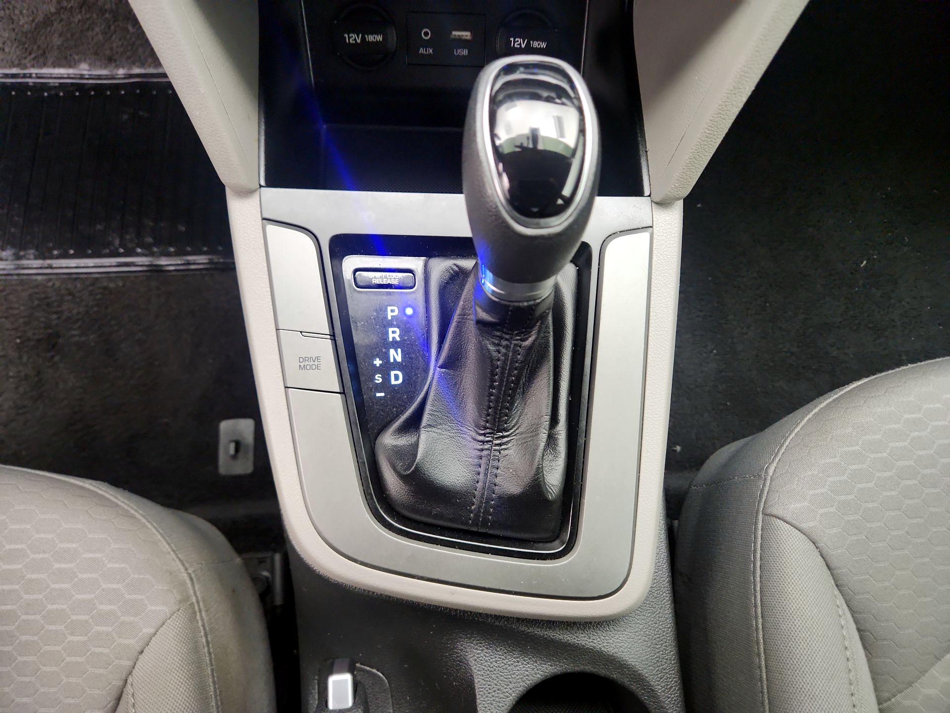 Thumbnail: 2020 Hyundai Elantra - 17