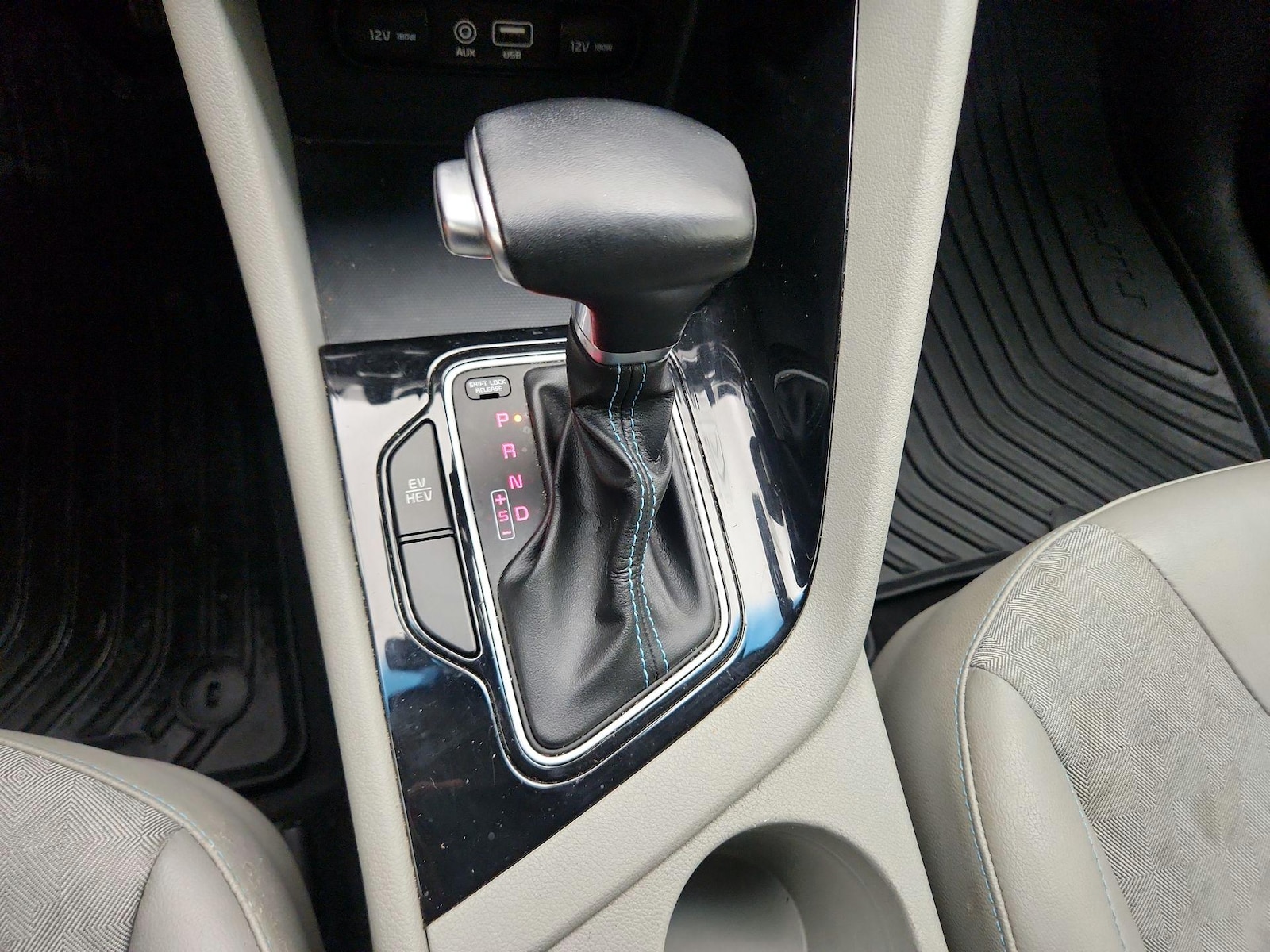 2019 Kia Niro EX - Photo 17