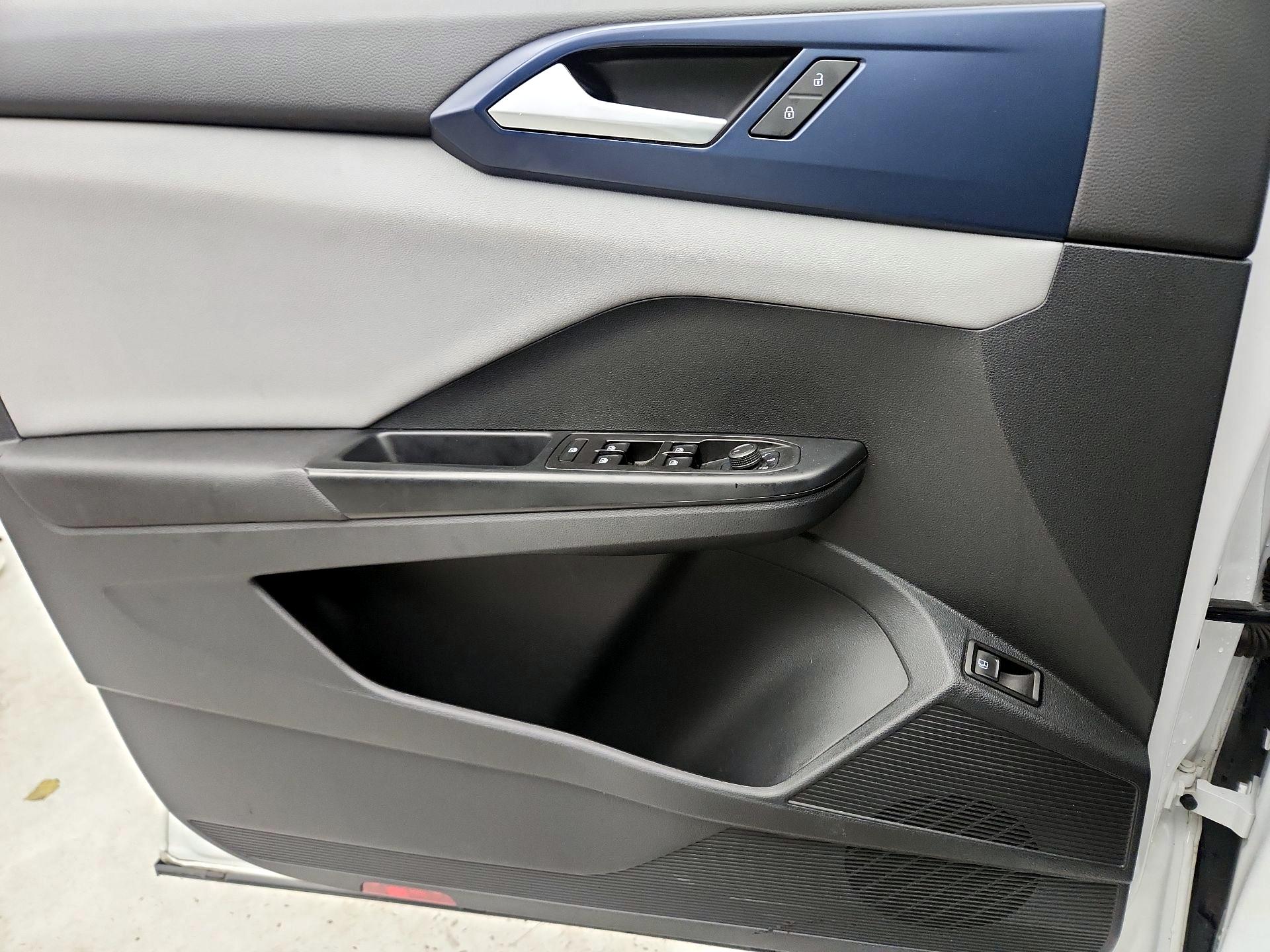 Thumbnail: 2023 Volkswagen Taos - 12