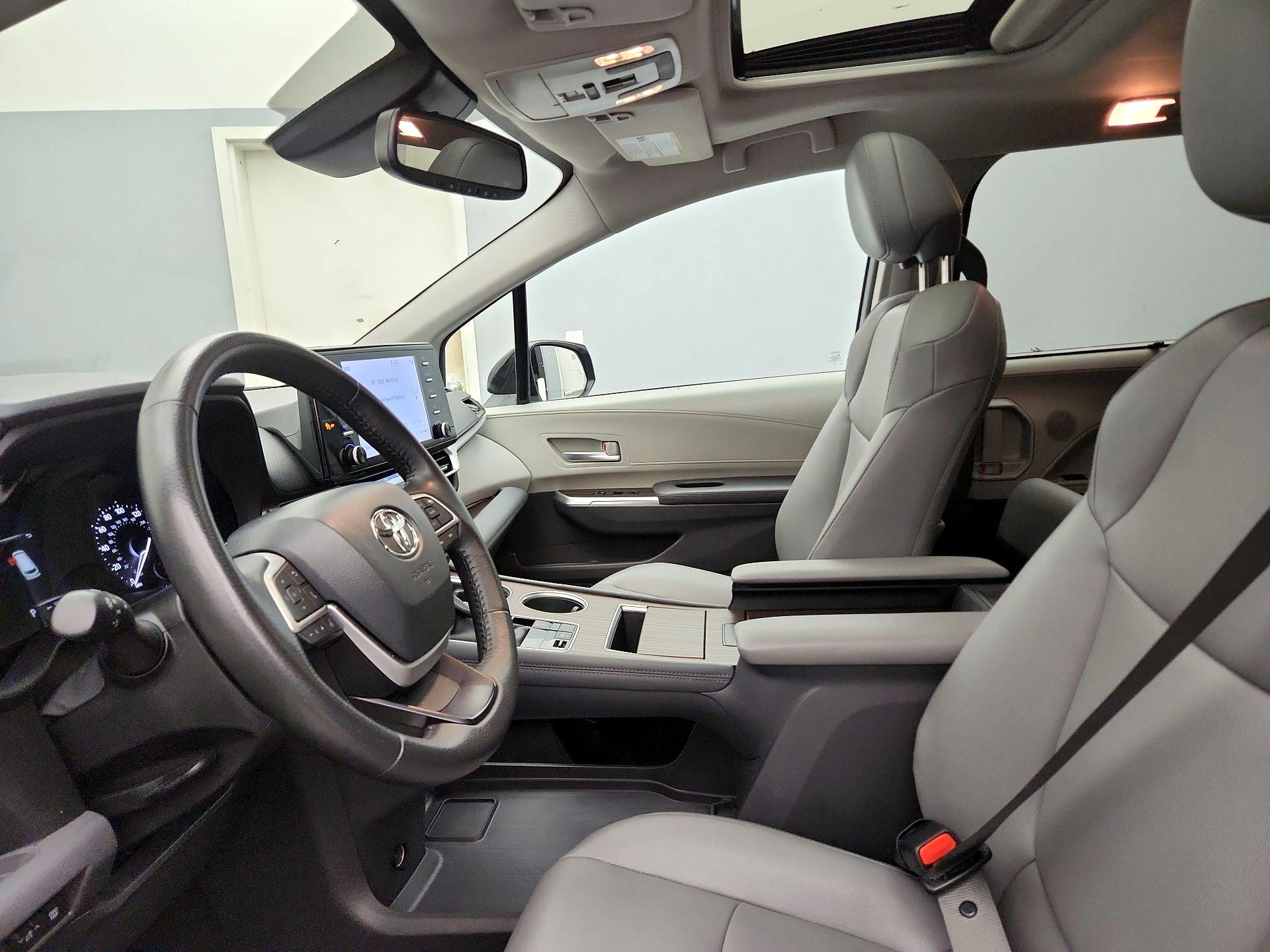 Thumbnail: 2024 Toyota Sienna - 11