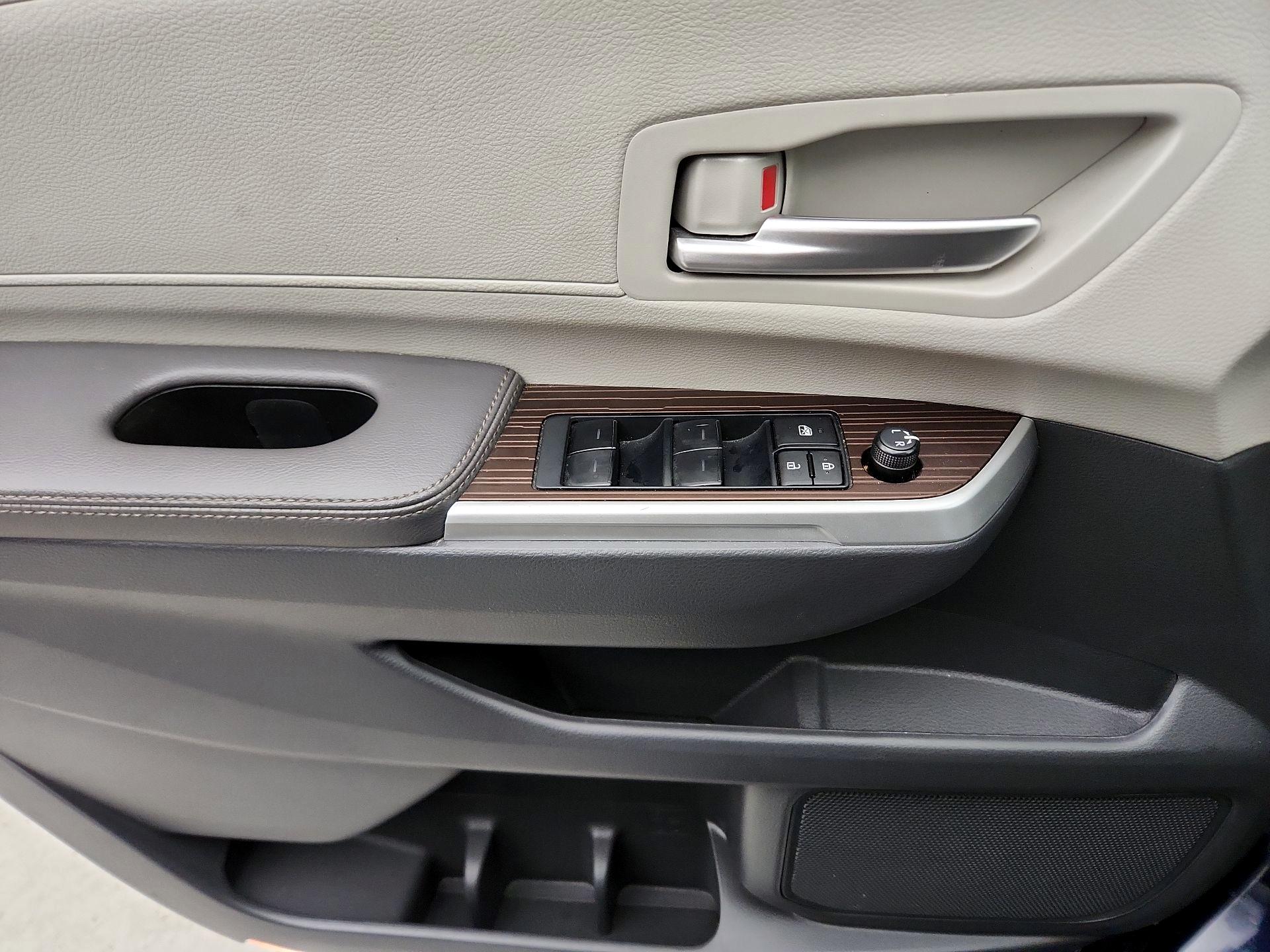 Thumbnail: 2024 Toyota Sienna - 12