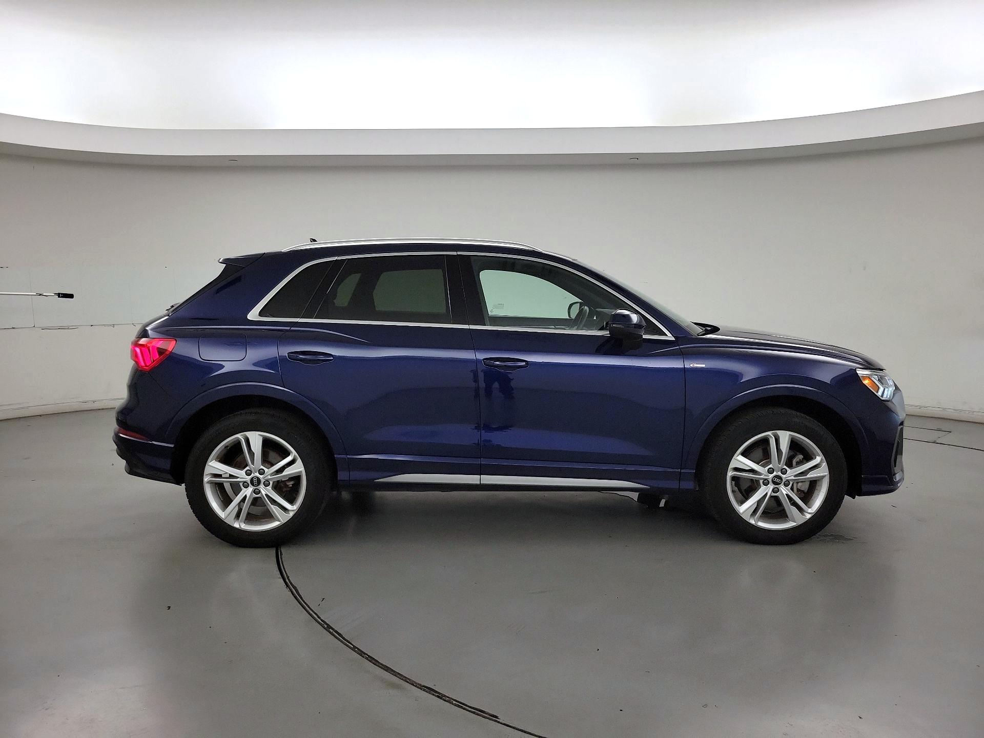 Thumbnail: 2023 Audi Q3 - 4