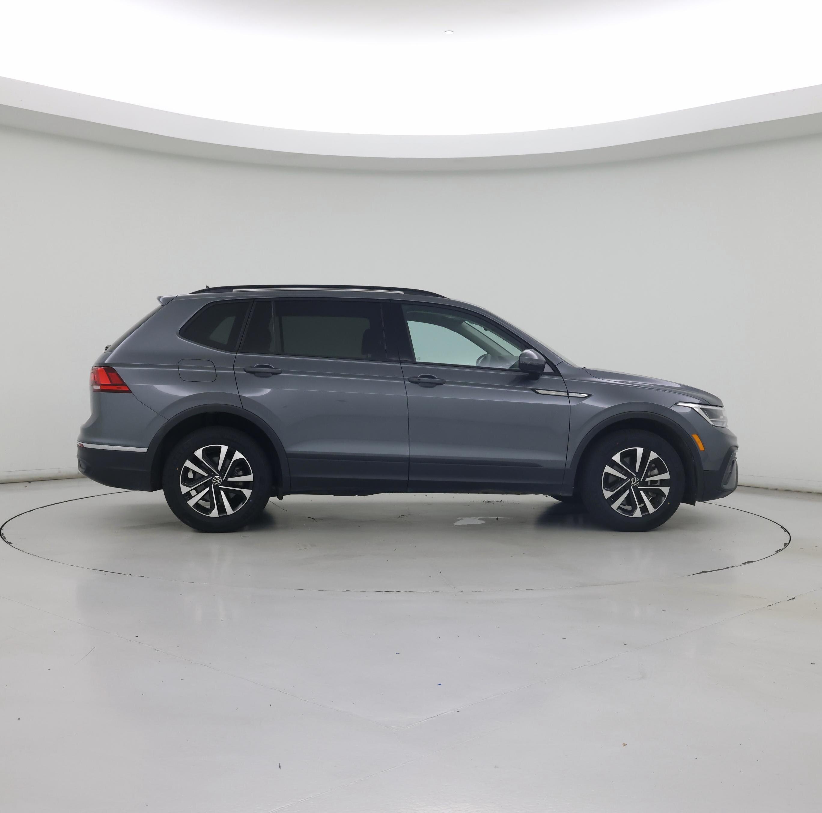 Thumbnail: 2023 Volkswagen Tiguan - 7