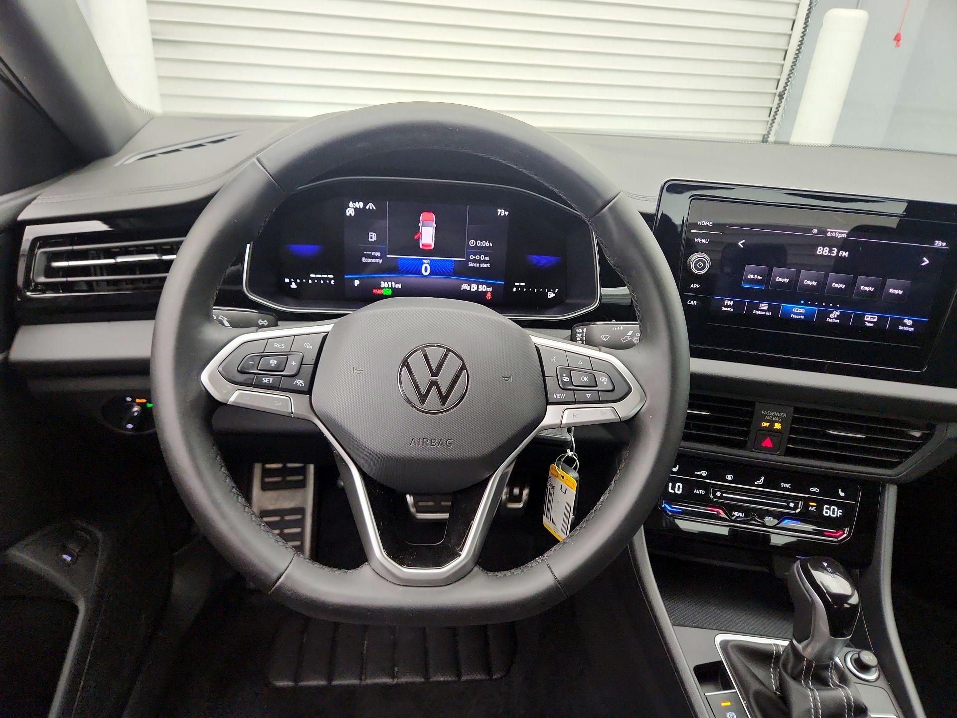 Thumbnail: 2025 Volkswagen Jetta - 10