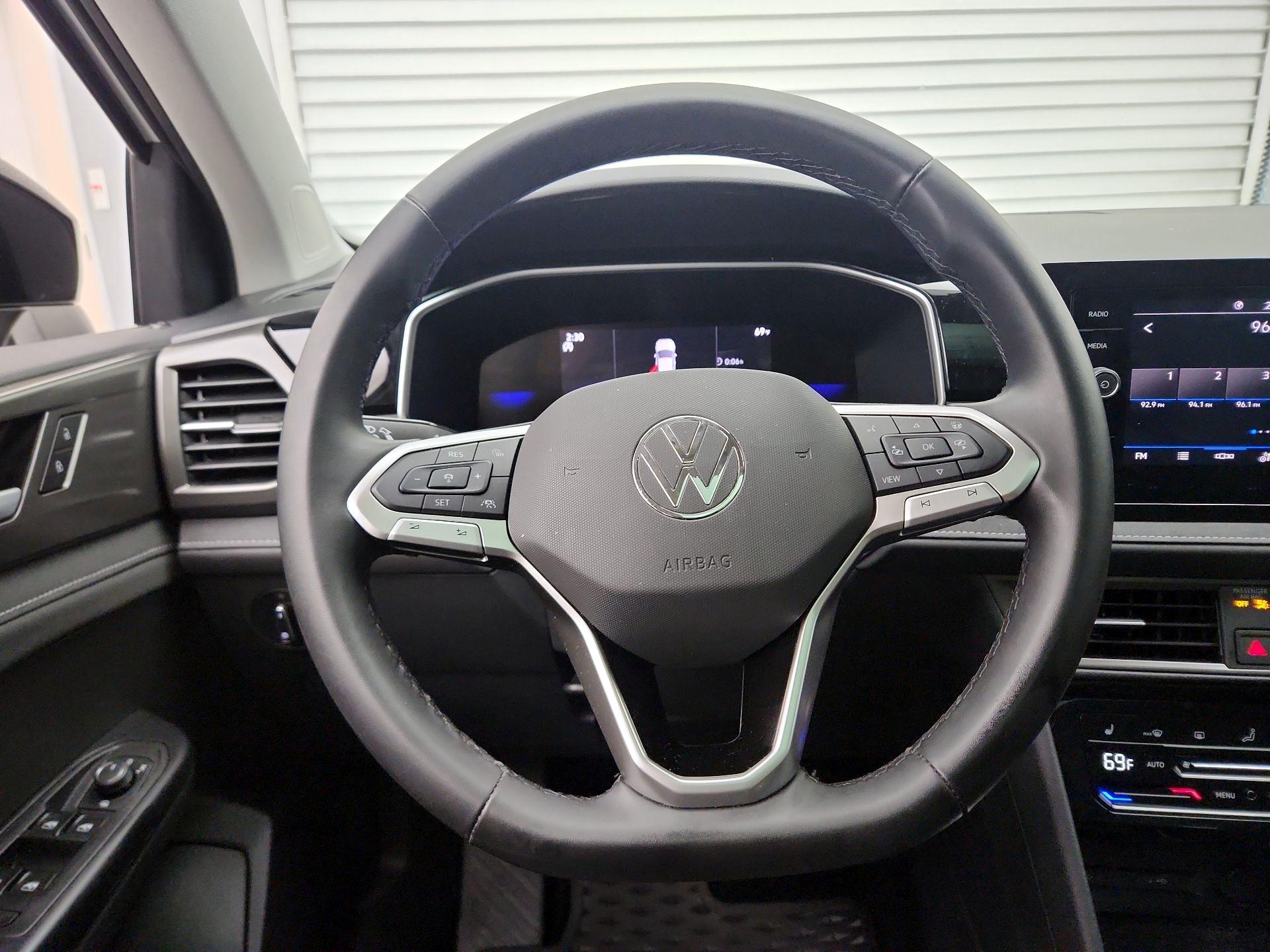 Thumbnail: 2025 Volkswagen Taos - 10
