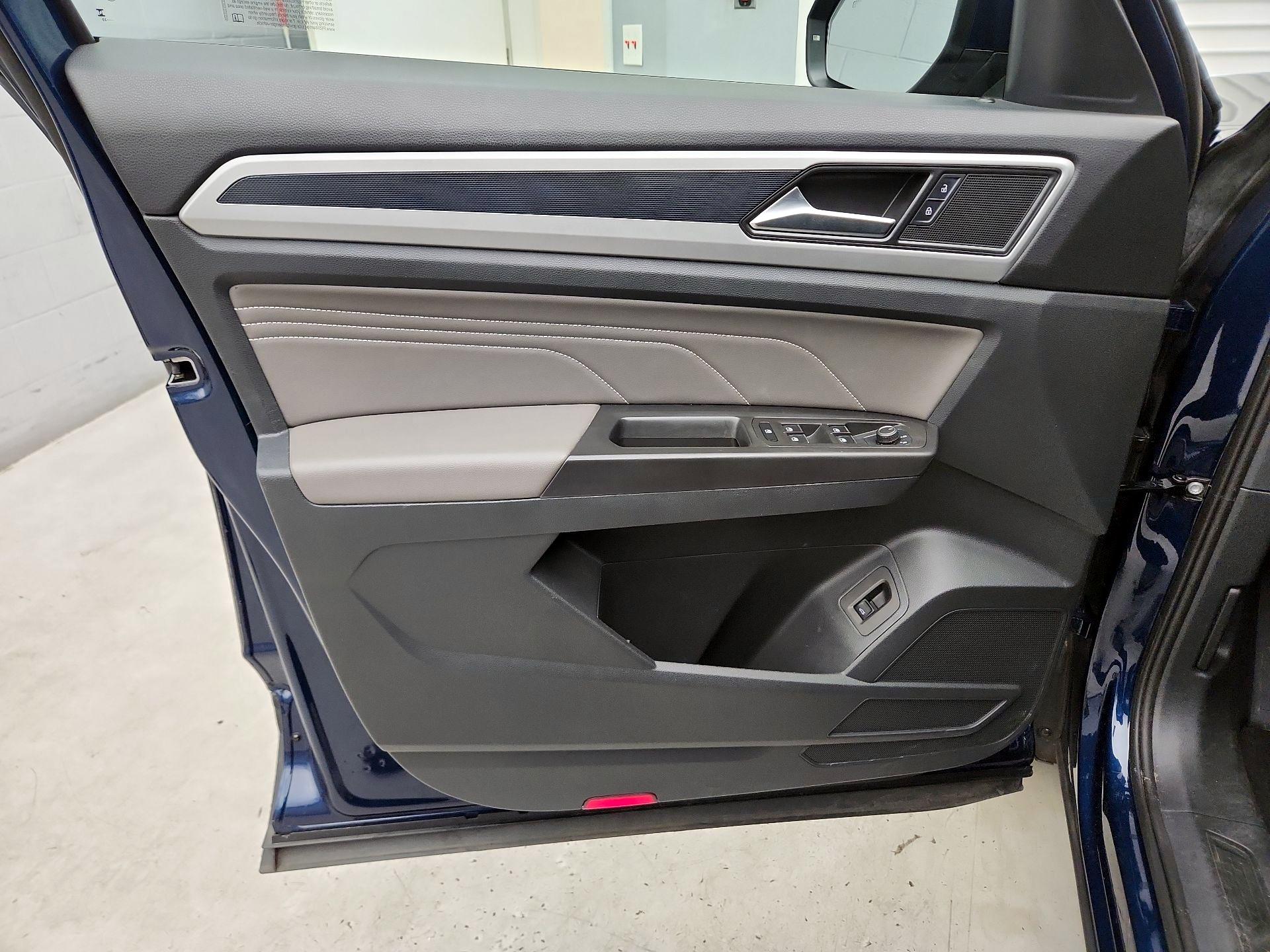 Thumbnail: 2023 Volkswagen Atlas - 12