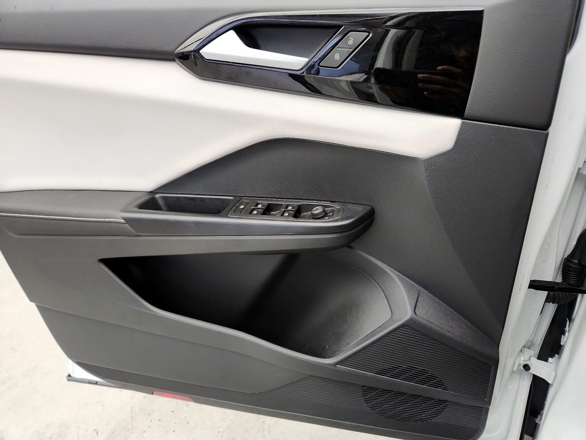 Thumbnail: 2025 Volkswagen Taos - 12