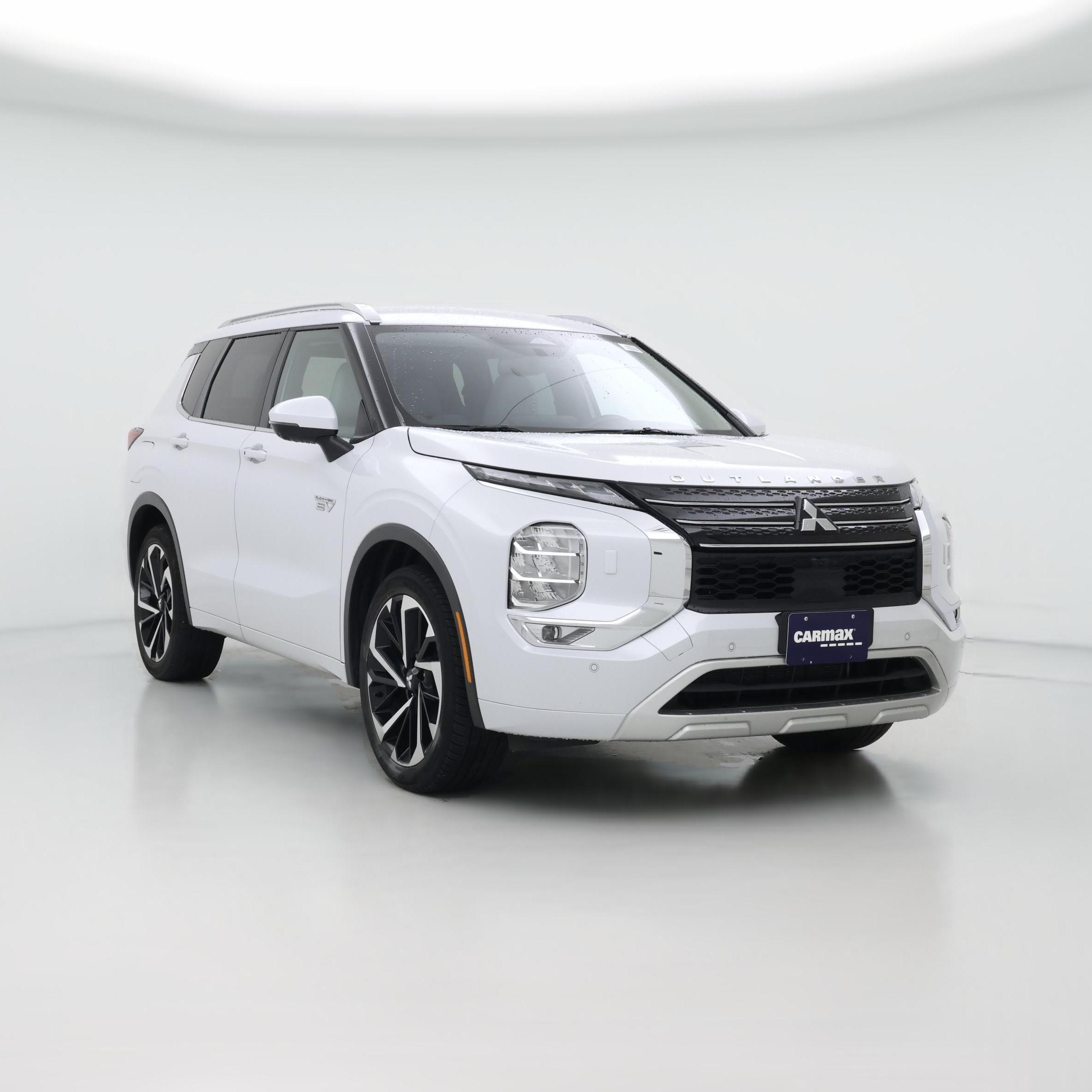 Thumbnail: 2023 Mitsubishi Outlander - 1