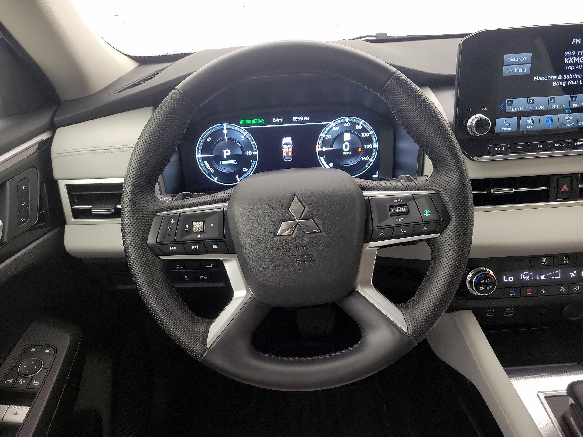 Thumbnail: 2023 Mitsubishi Outlander - 10