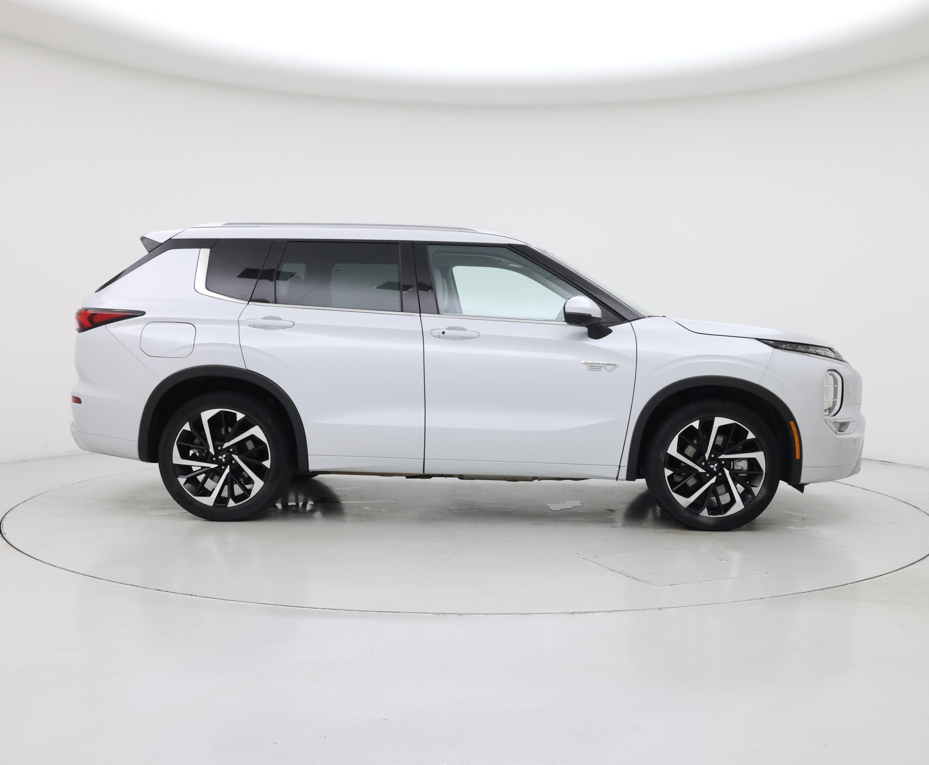 Thumbnail: 2023 Mitsubishi Outlander - 7