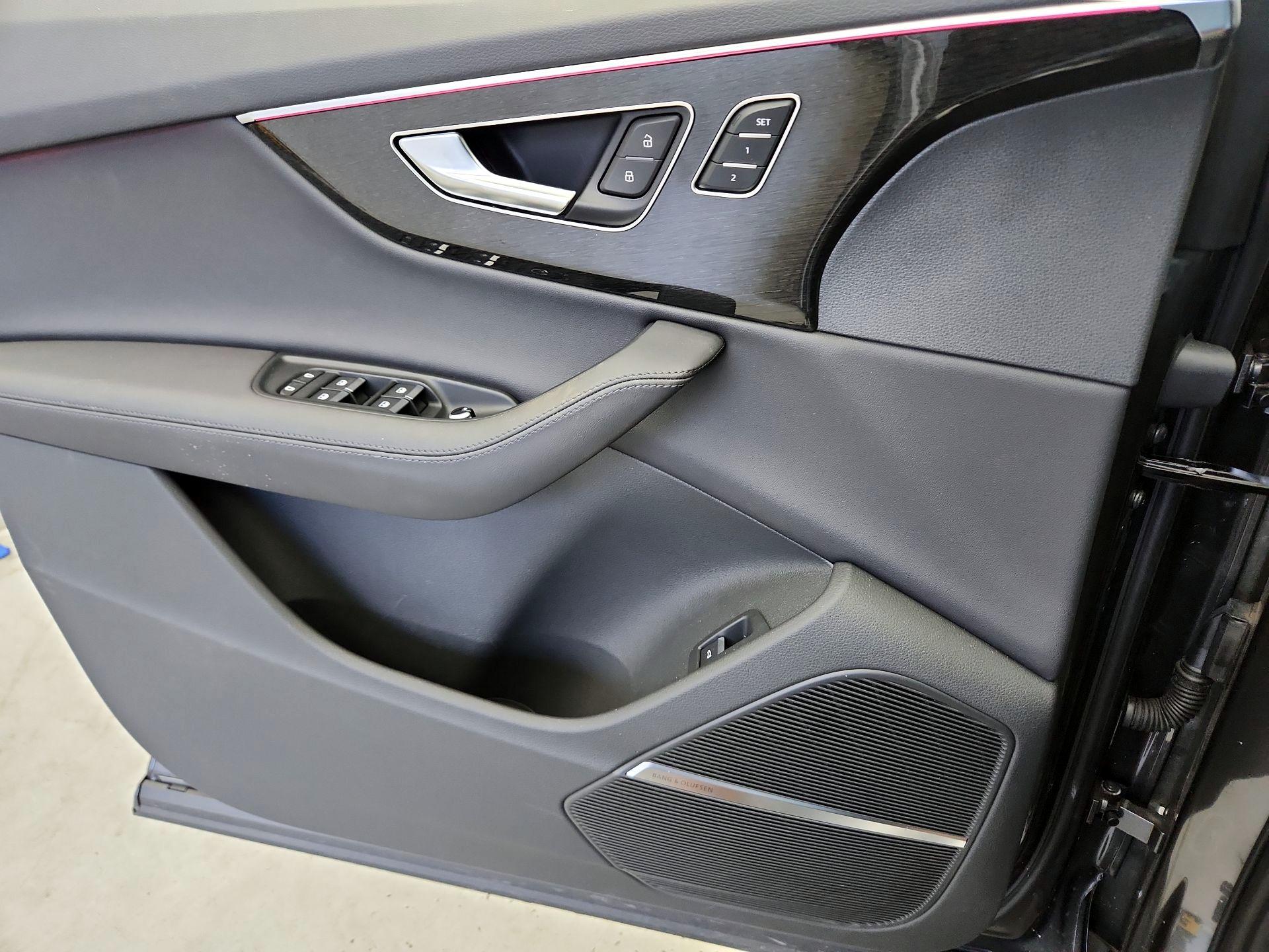 Thumbnail: 2023 Audi Q7 - 12