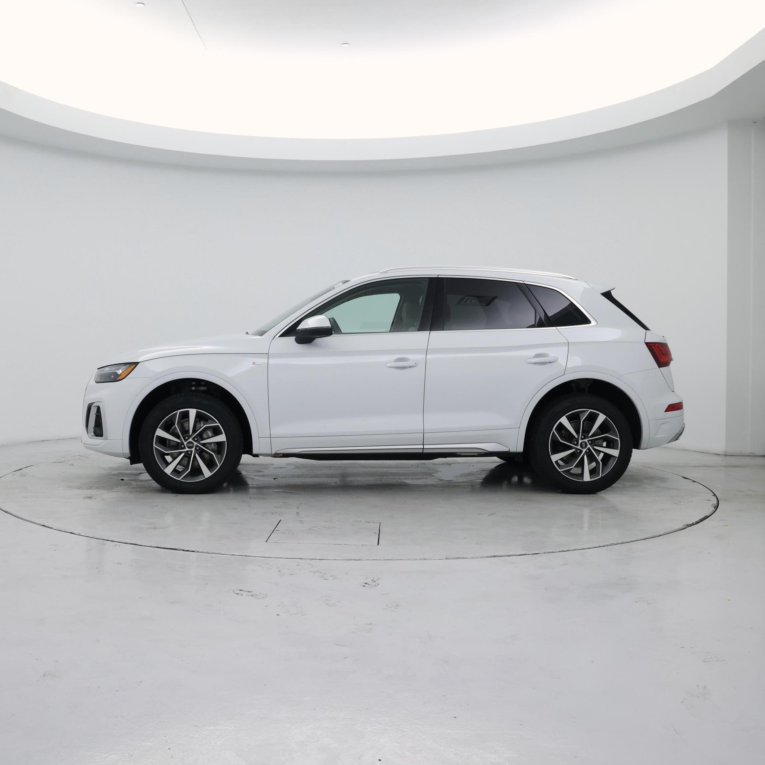 Thumbnail: 2023 Audi Q5 - 3