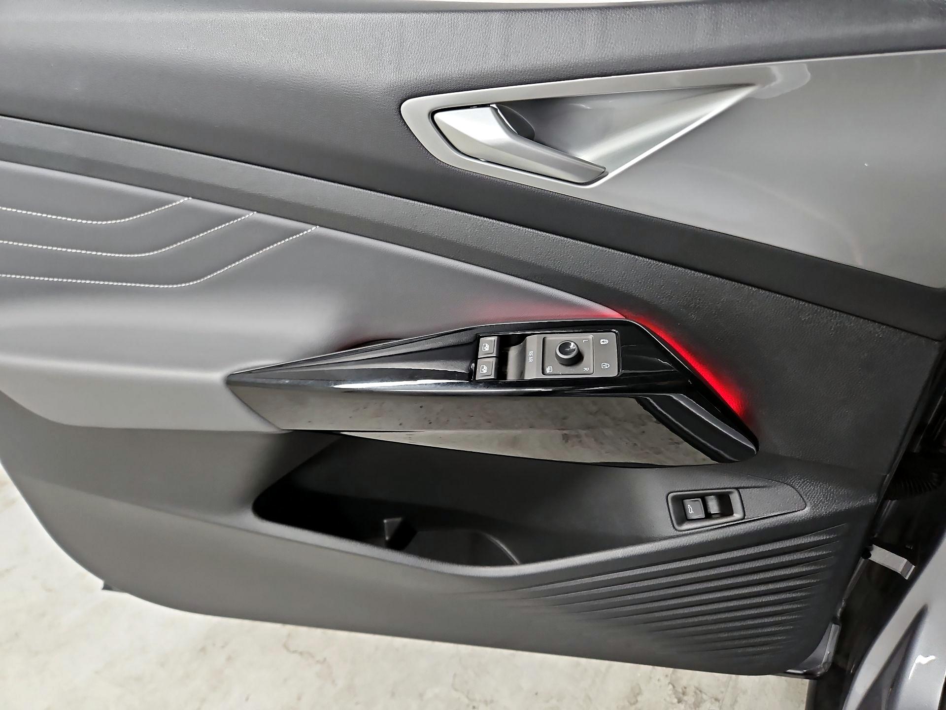 Thumbnail: 2023 Volkswagen ID.4 - 12