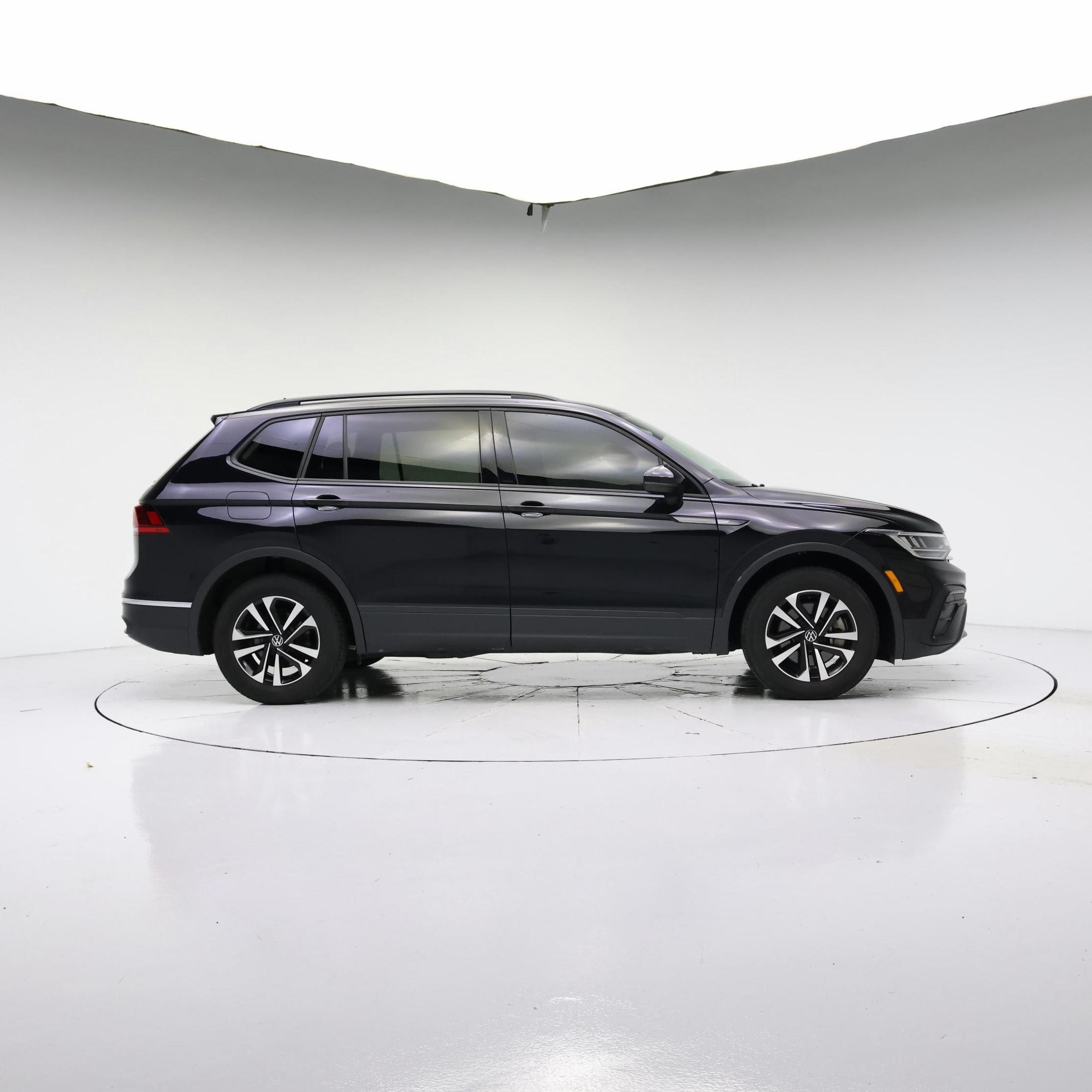 Thumbnail: 2023 Volkswagen Tiguan - 7