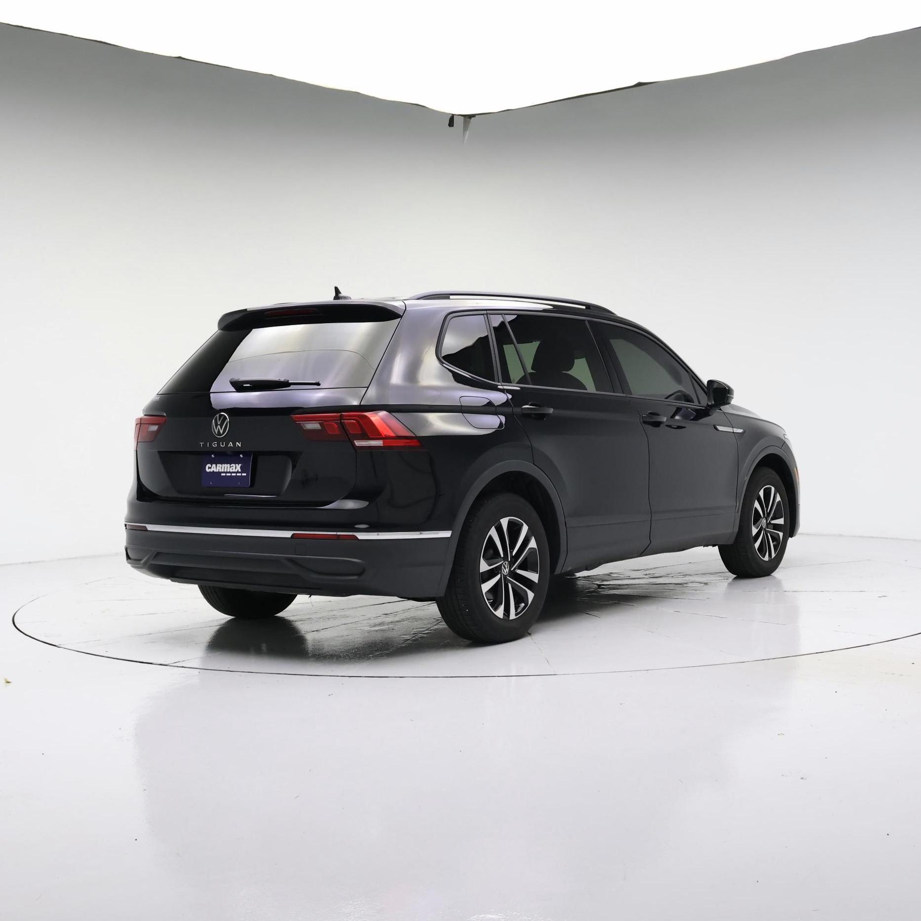 Thumbnail: 2023 Volkswagen Tiguan - 8