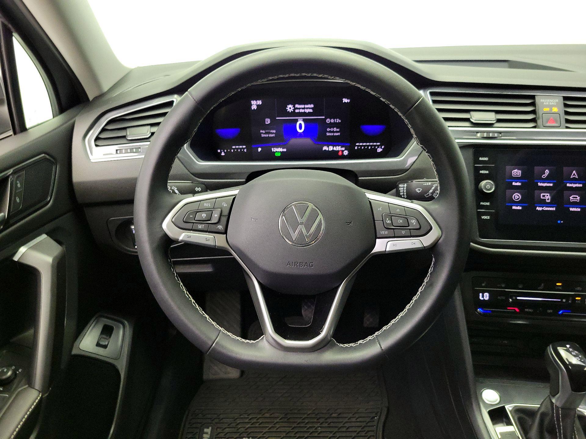 Thumbnail: 2023 Volkswagen Tiguan - 10