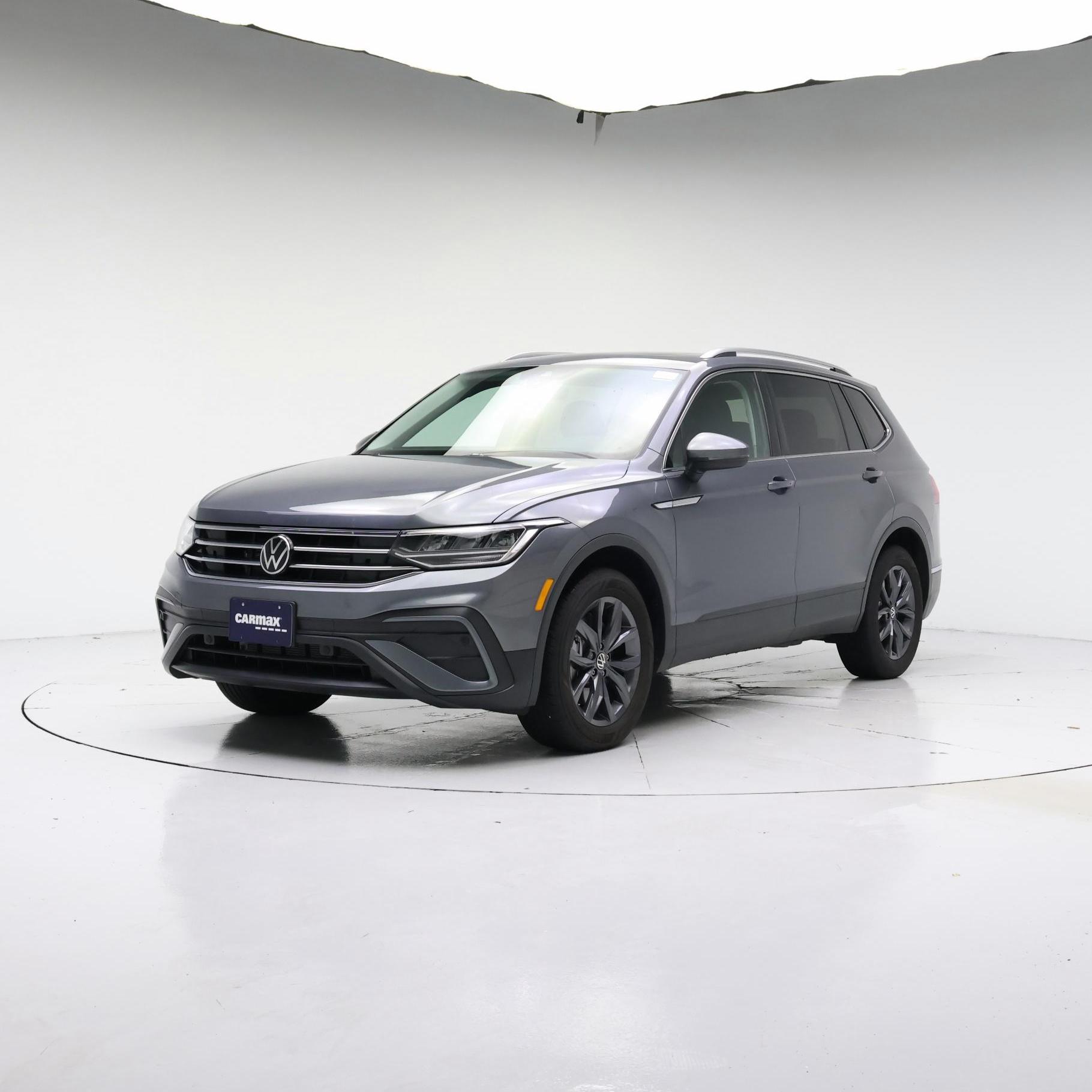 Thumbnail: 2023 Volkswagen Tiguan - 4