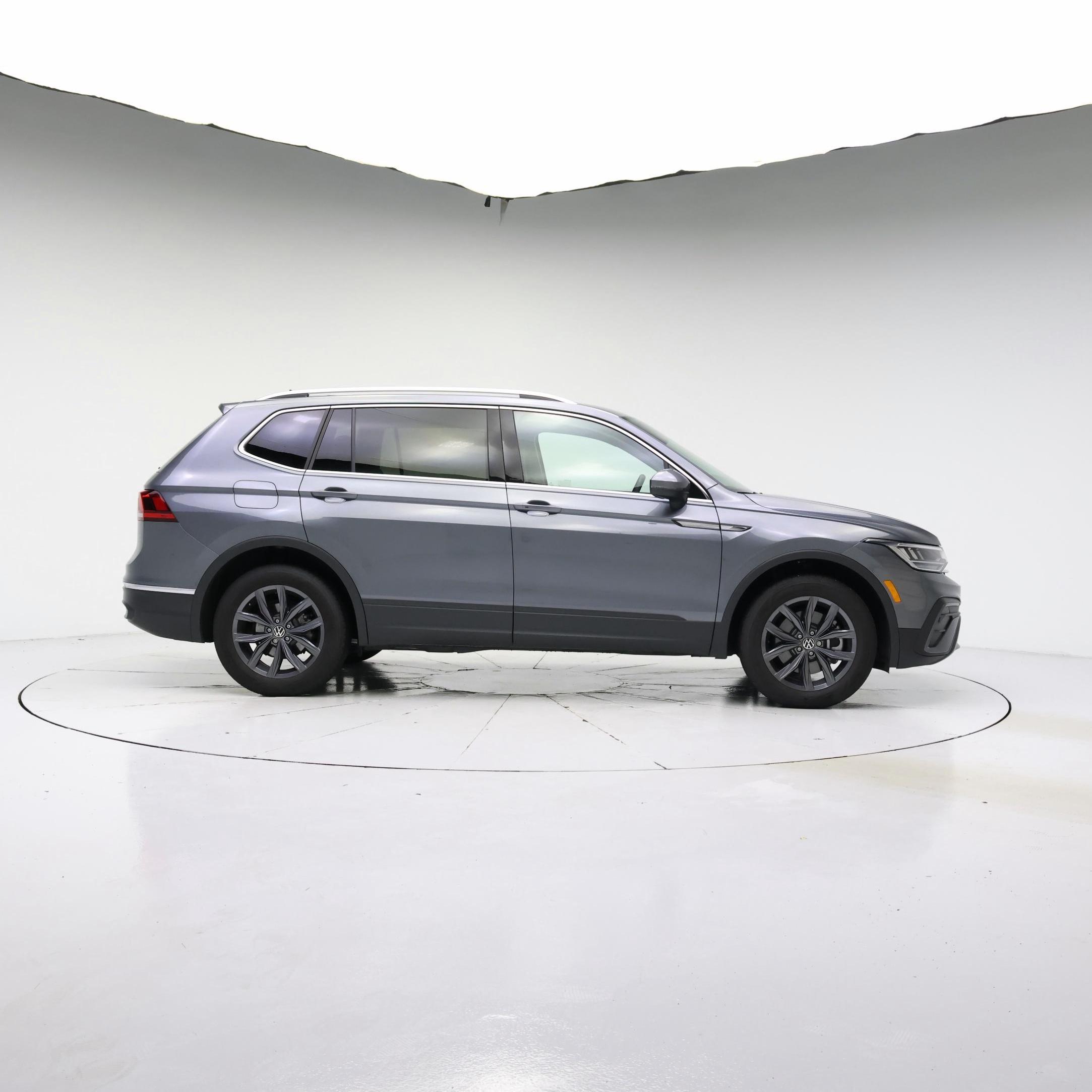 Thumbnail: 2023 Volkswagen Tiguan - 7