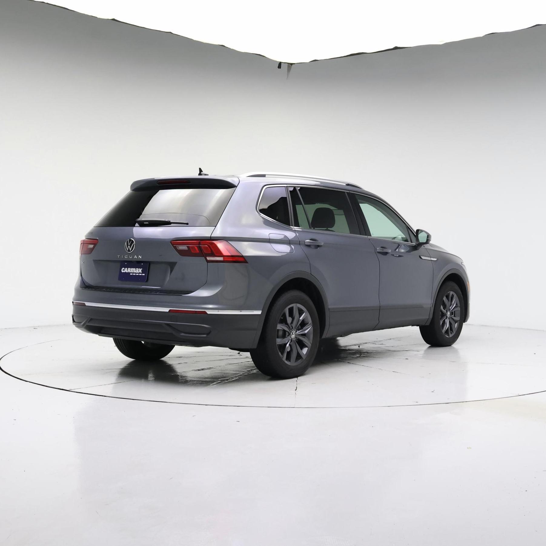 Thumbnail: 2023 Volkswagen Tiguan - 8