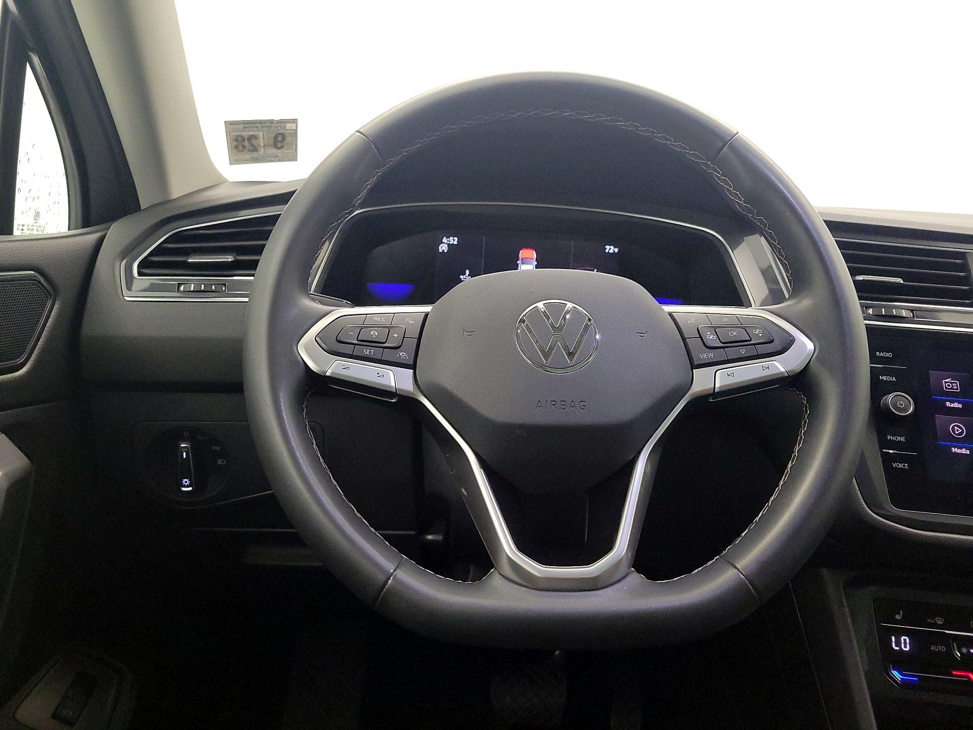 Thumbnail: 2023 Volkswagen Tiguan - 10