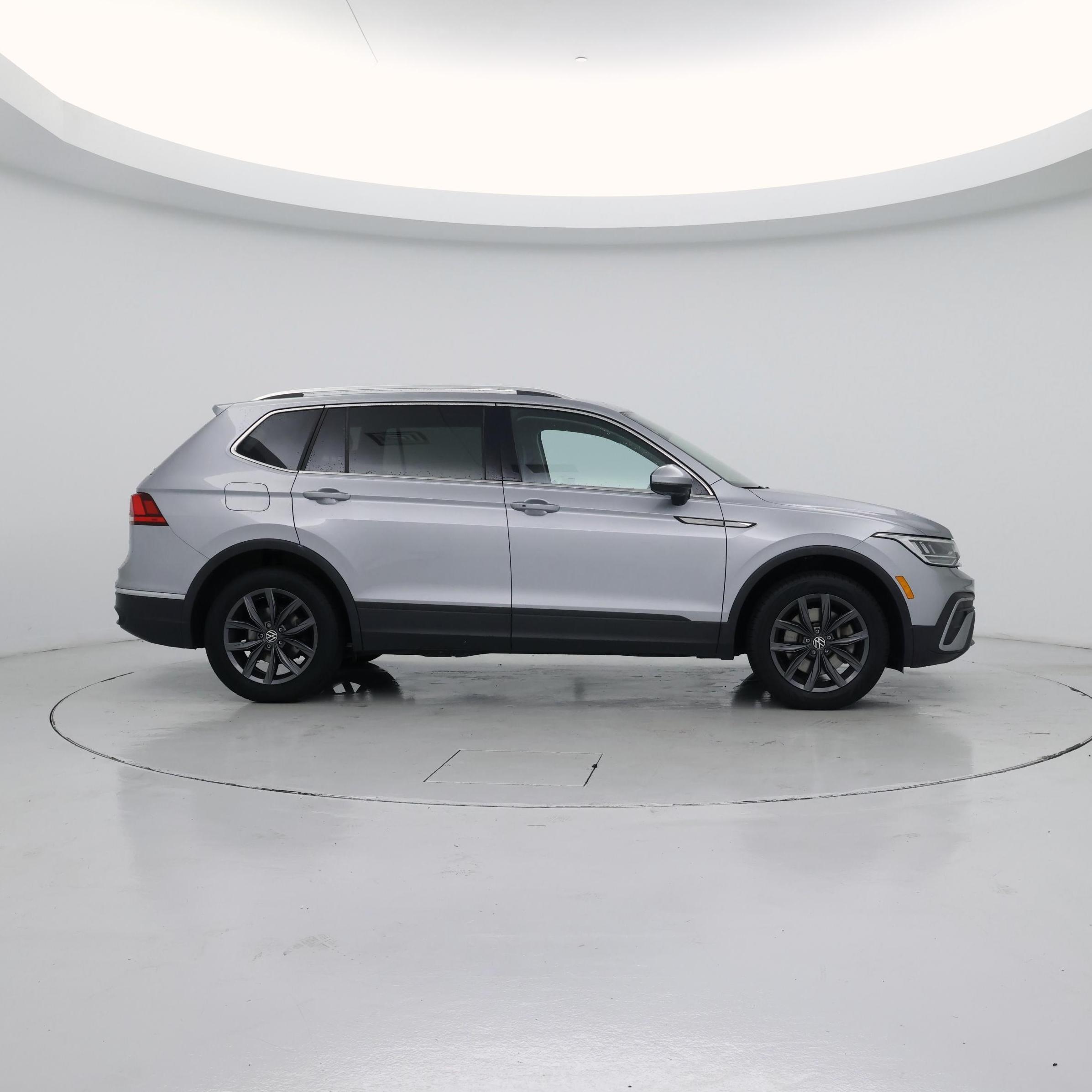 Thumbnail: 2023 Volkswagen Tiguan - 7