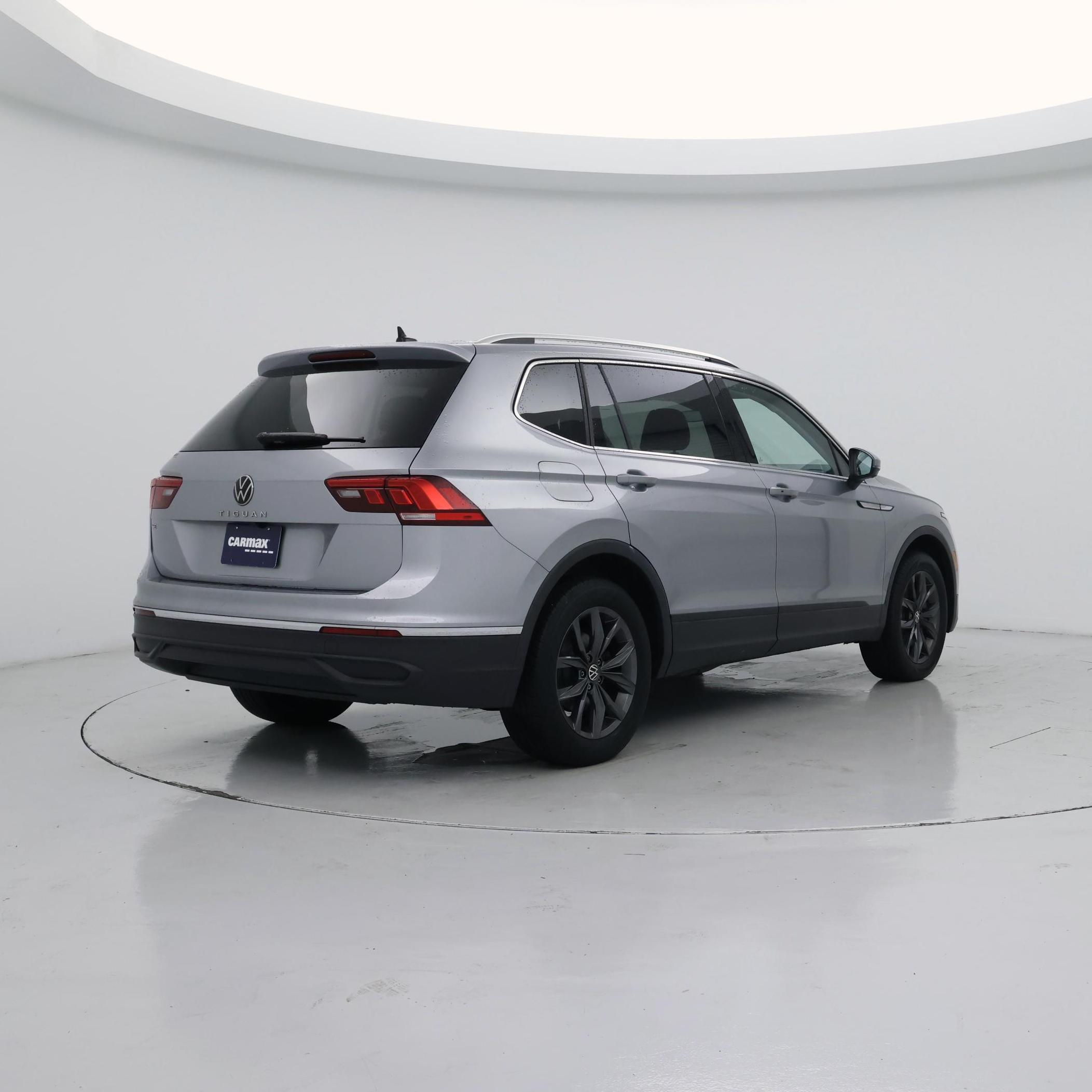 Thumbnail: 2023 Volkswagen Tiguan - 8
