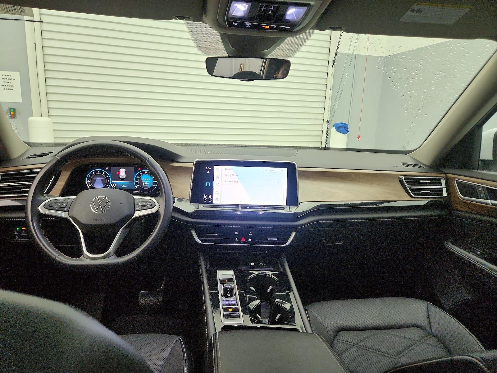 2024 Volkswagen Atlas SE w/Tech - Photo 10