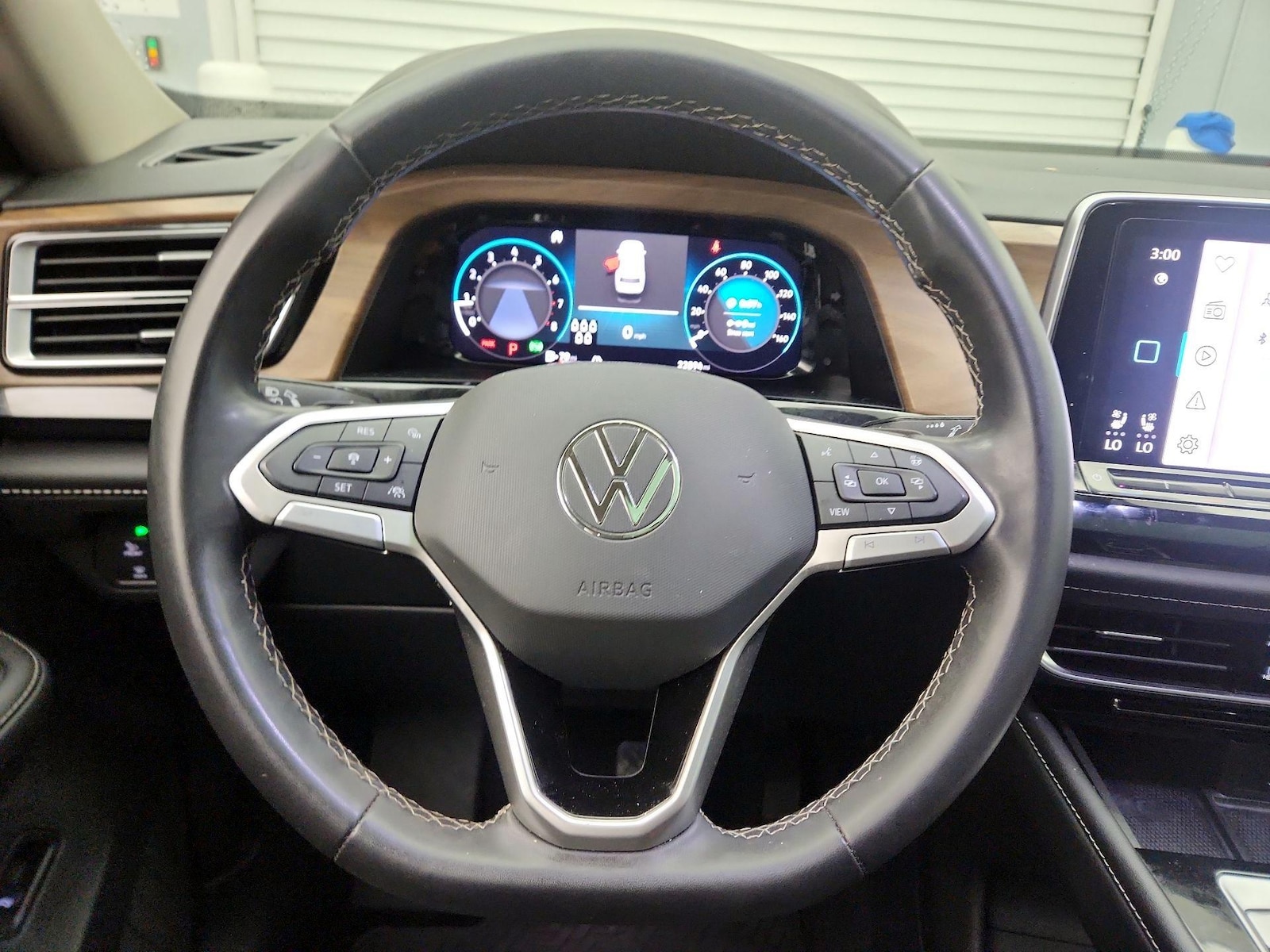 2024 Volkswagen Atlas SE w/Tech - Photo 11
