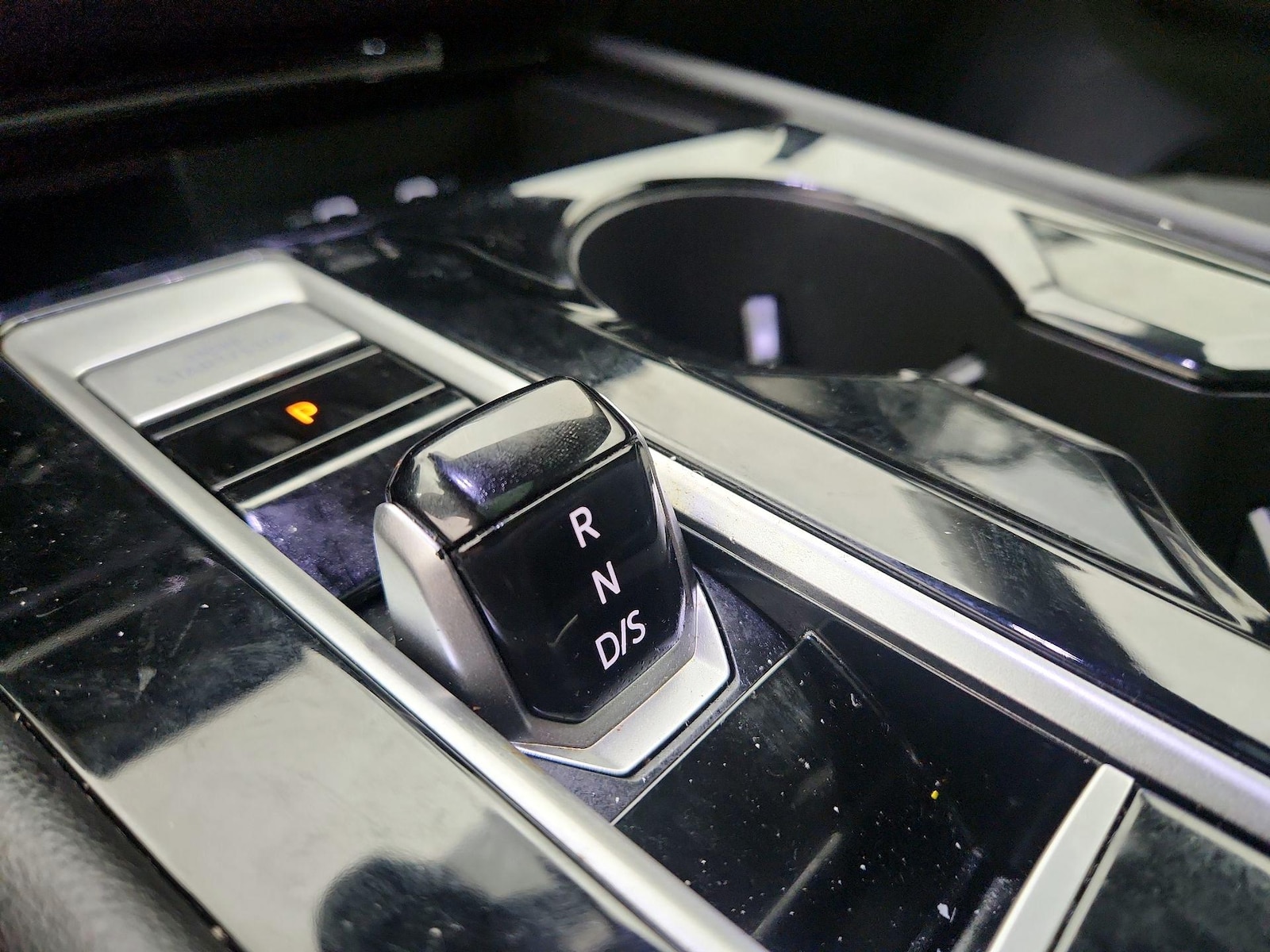 2024 Volkswagen Atlas SE w/Tech - Photo 18