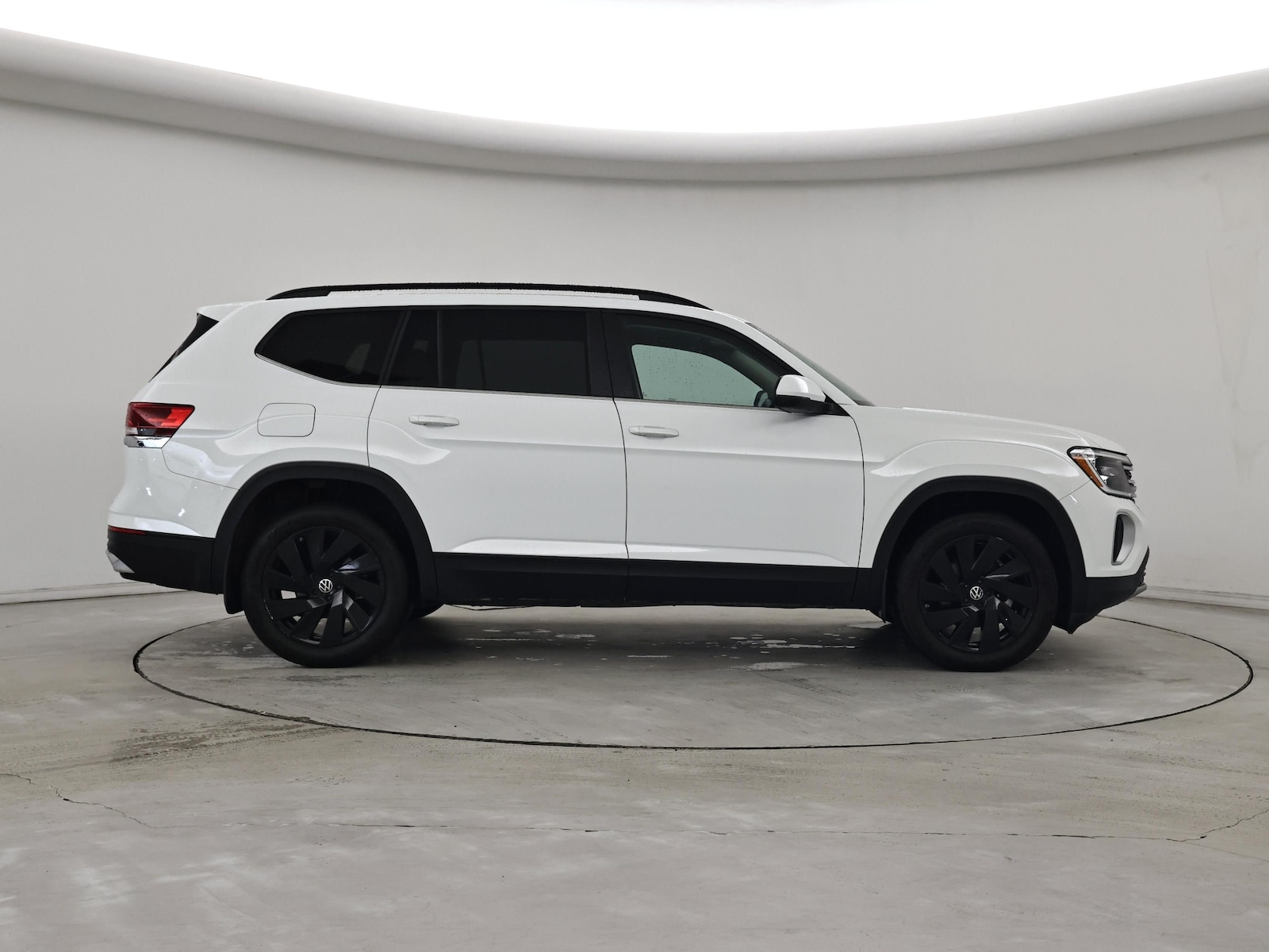 2024 Volkswagen Atlas SE w/Tech - Photo 8