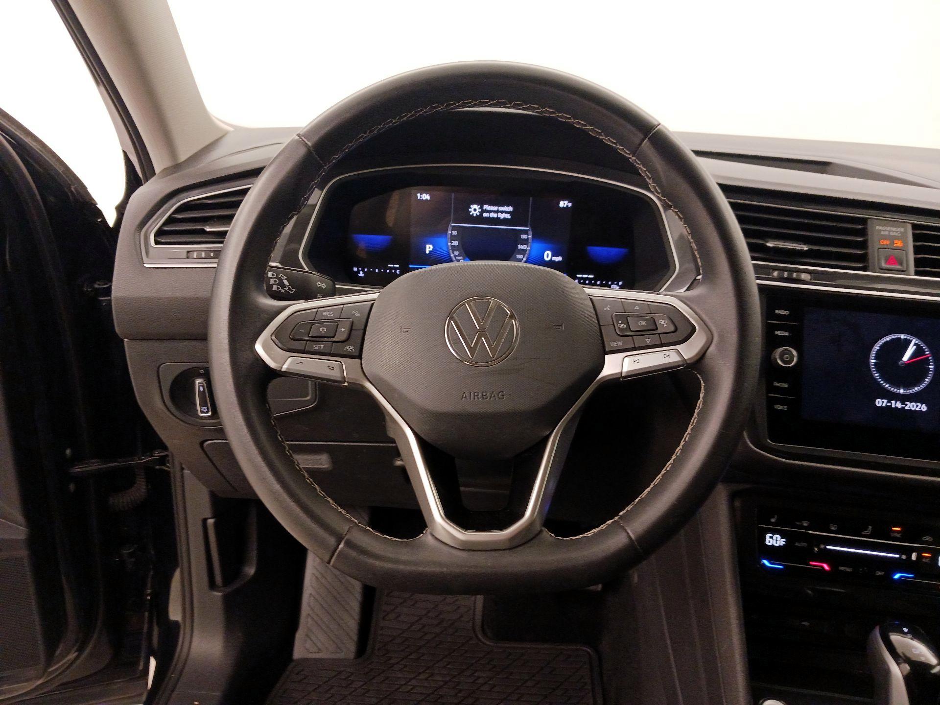 Thumbnail: 2023 Volkswagen Tiguan - 10