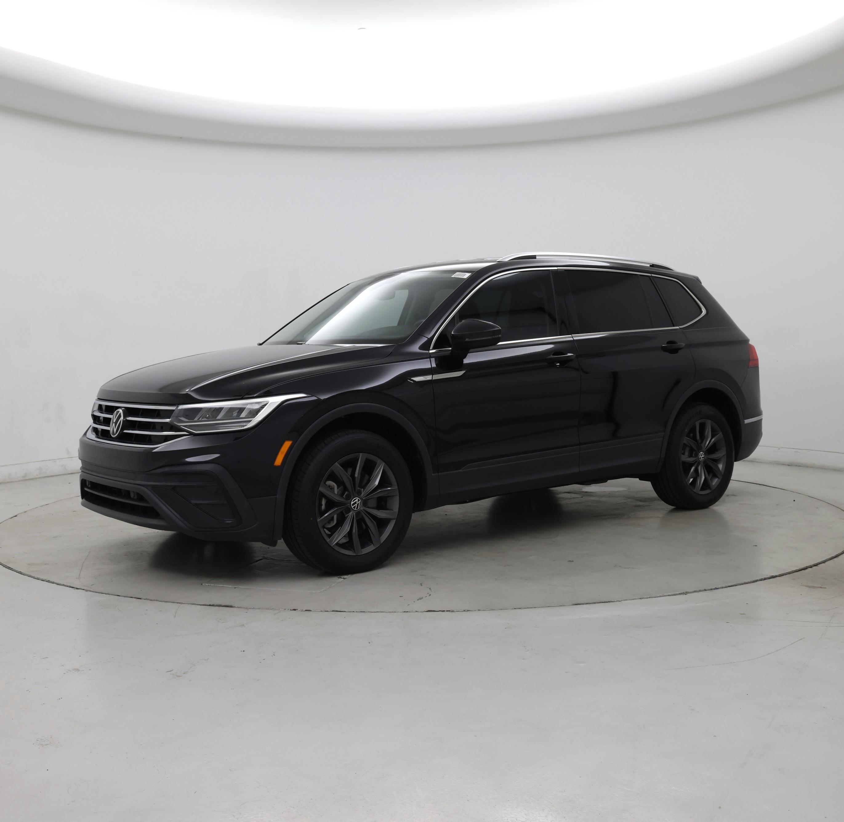 Thumbnail: 2023 Volkswagen Tiguan - 4