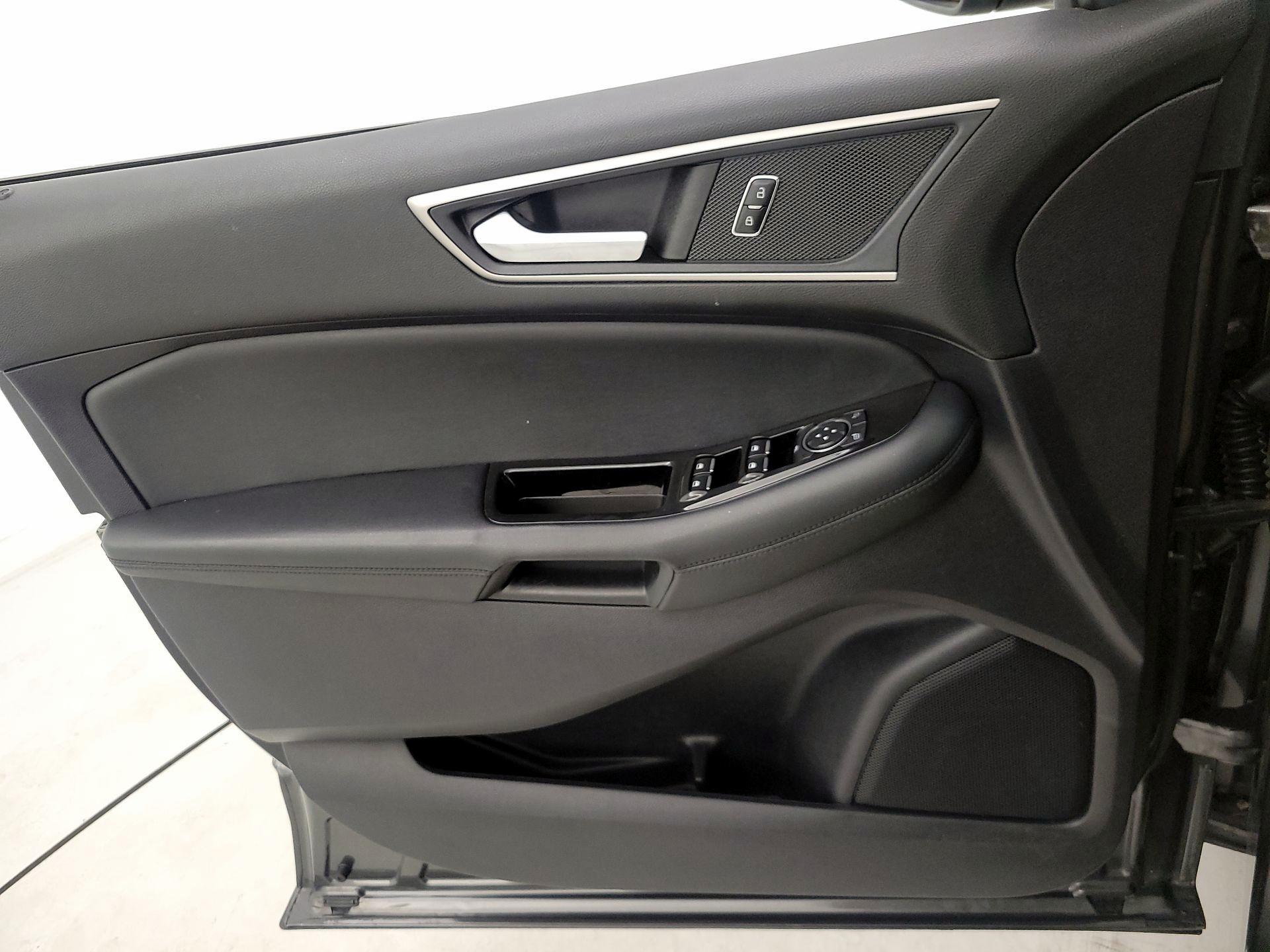 Thumbnail: 2019 Ford Edge - 12