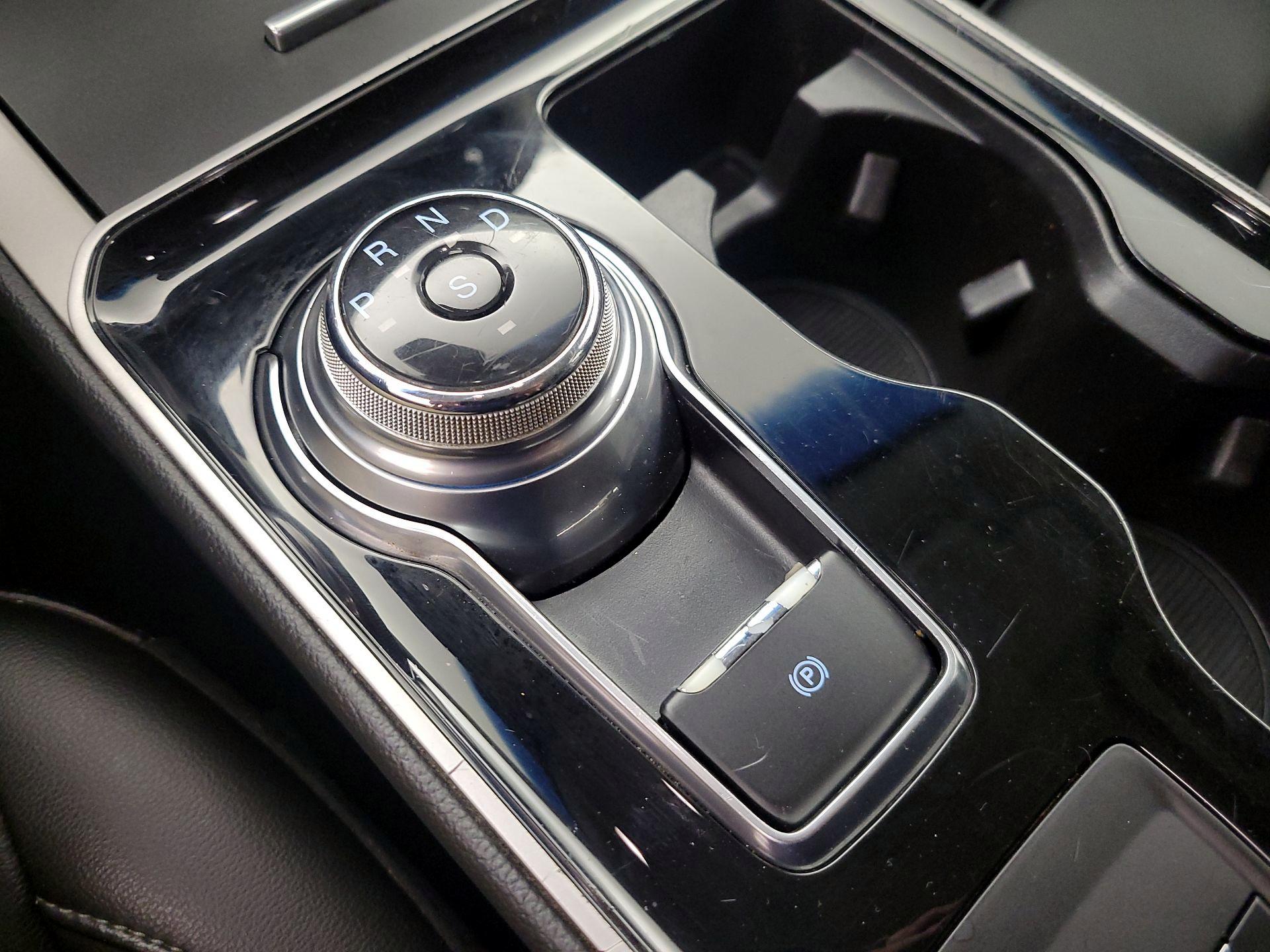 Thumbnail: 2019 Ford Edge - 17