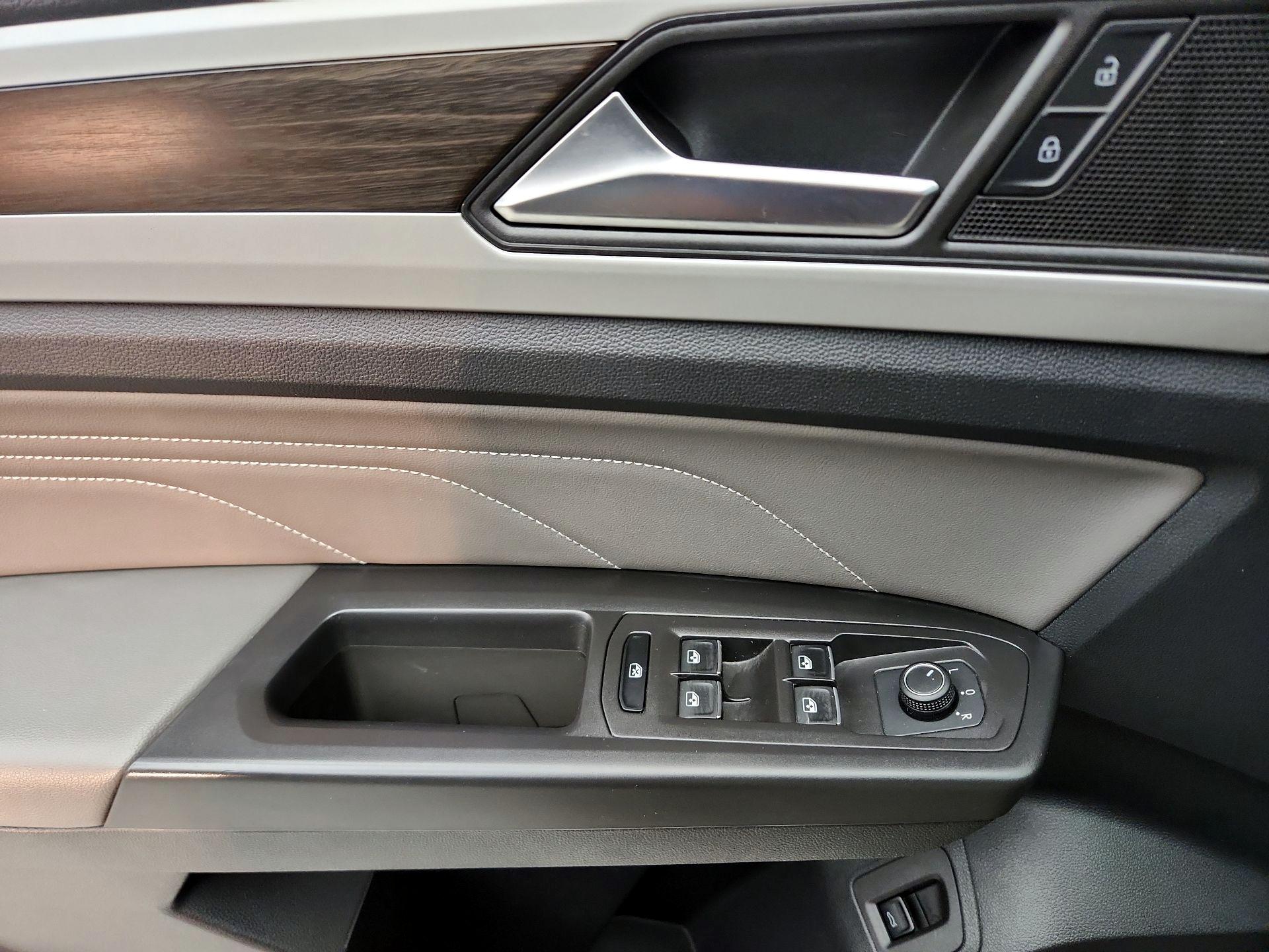 Thumbnail: 2023 Volkswagen Atlas - 12