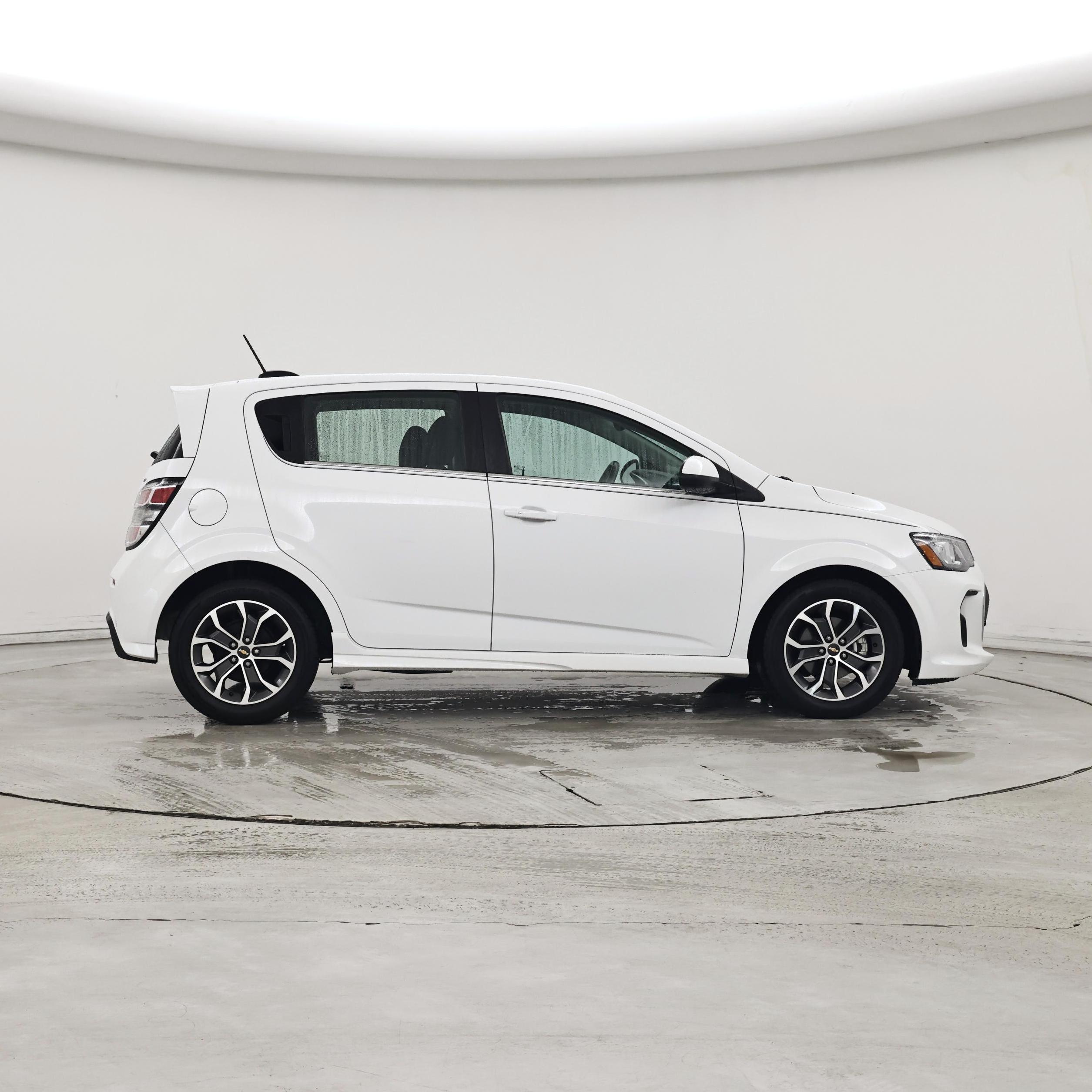 Thumbnail: 2017 Chevrolet Sonic - 7