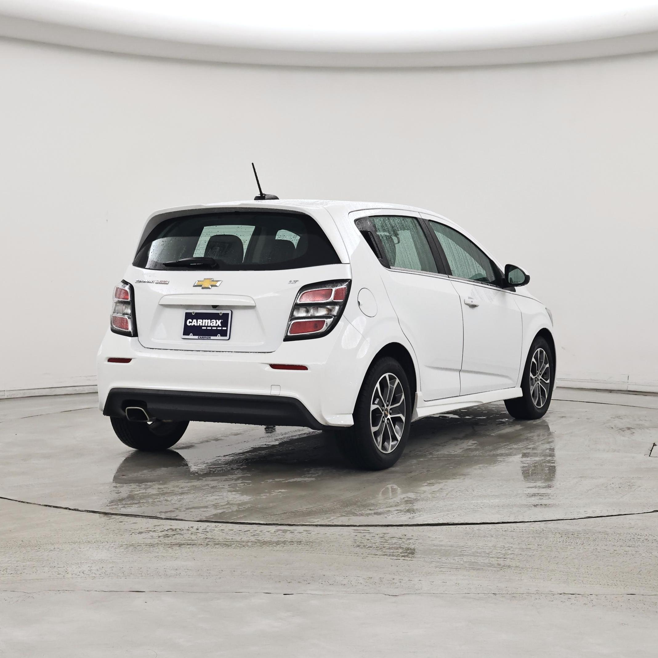 Thumbnail: 2017 Chevrolet Sonic - 8
