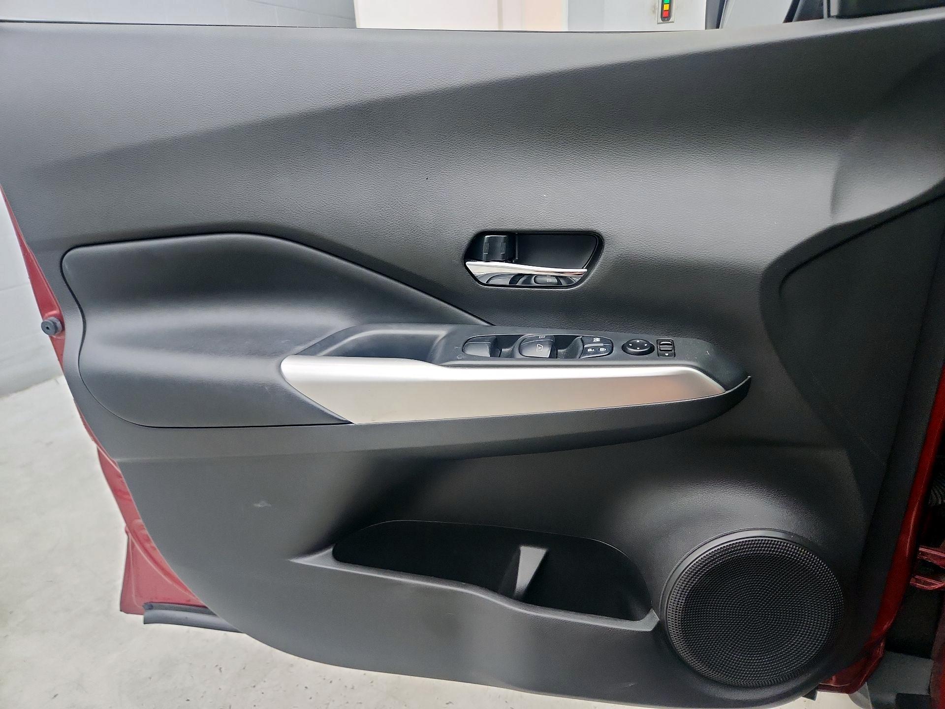 Thumbnail: 2020 Nissan Kicks - 12