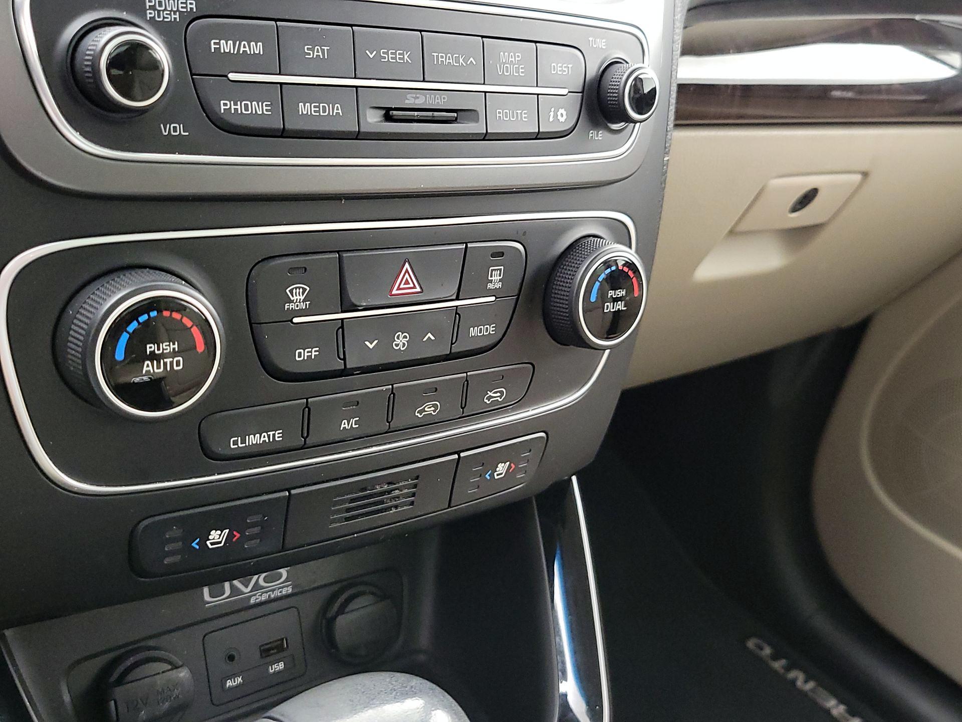 Thumbnail: 2015 Kia Sorento - 17