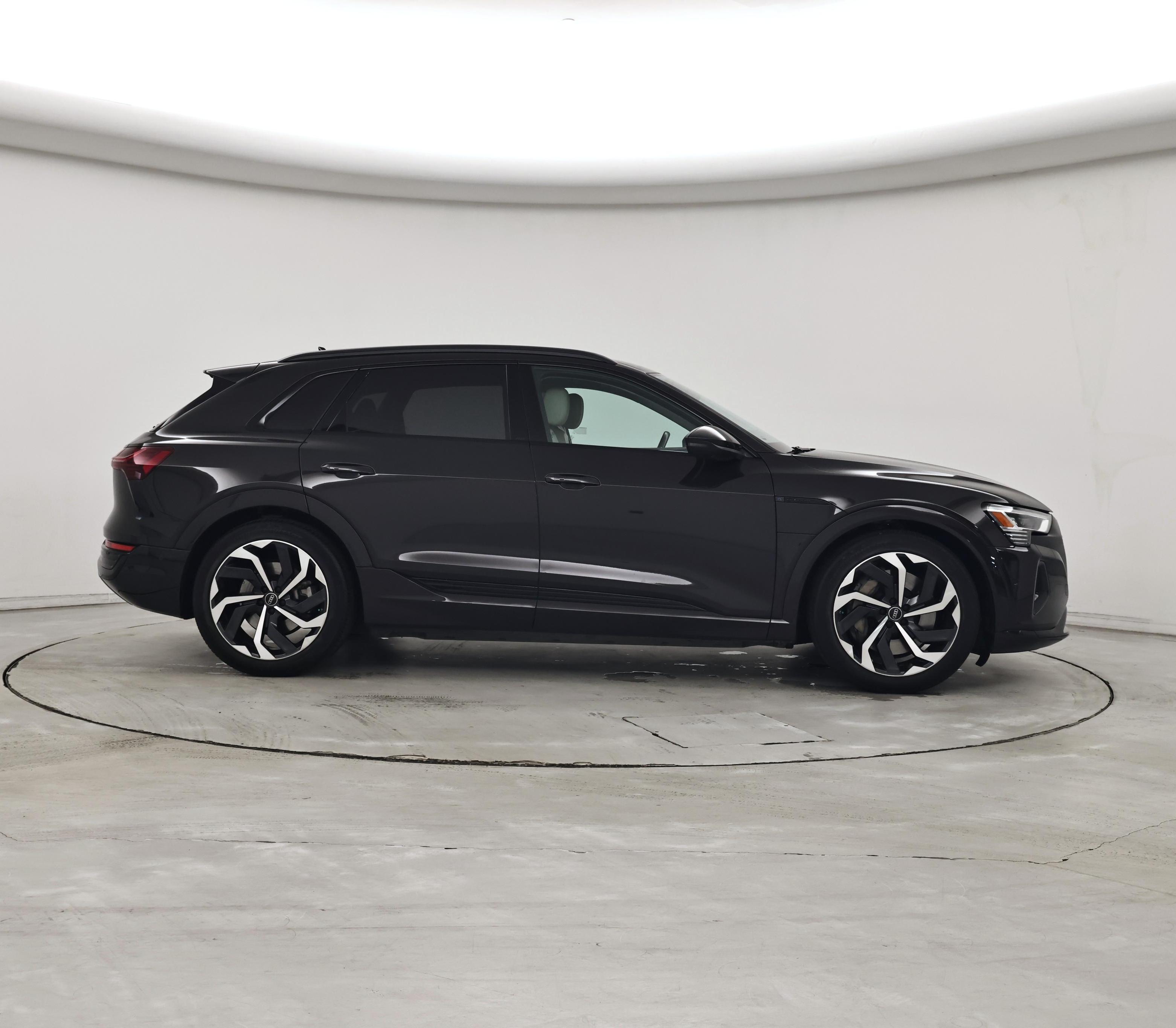 Thumbnail: 2024 Audi Q8 e-tron - 7