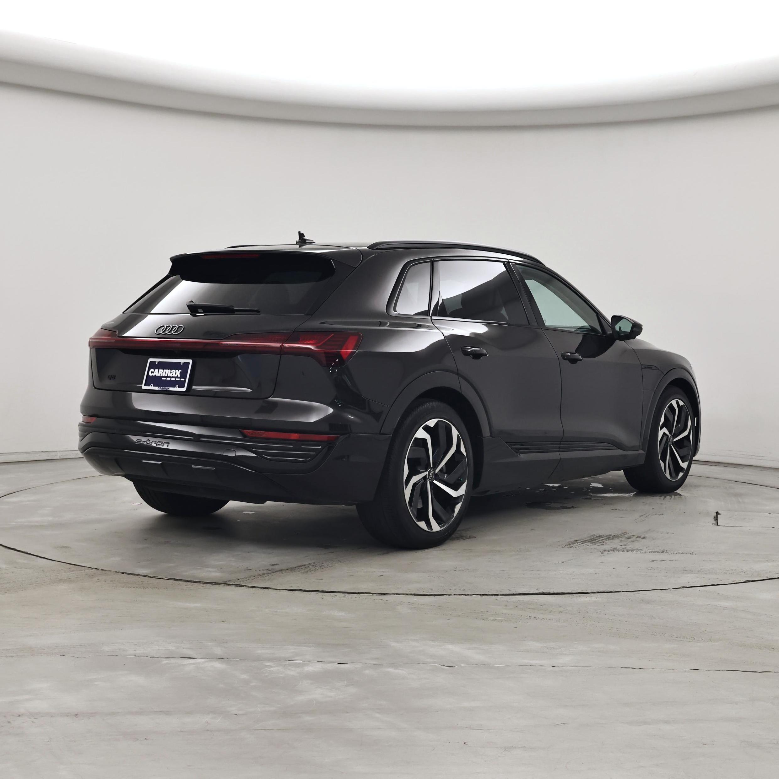 Thumbnail: 2024 Audi Q8 e-tron - 8
